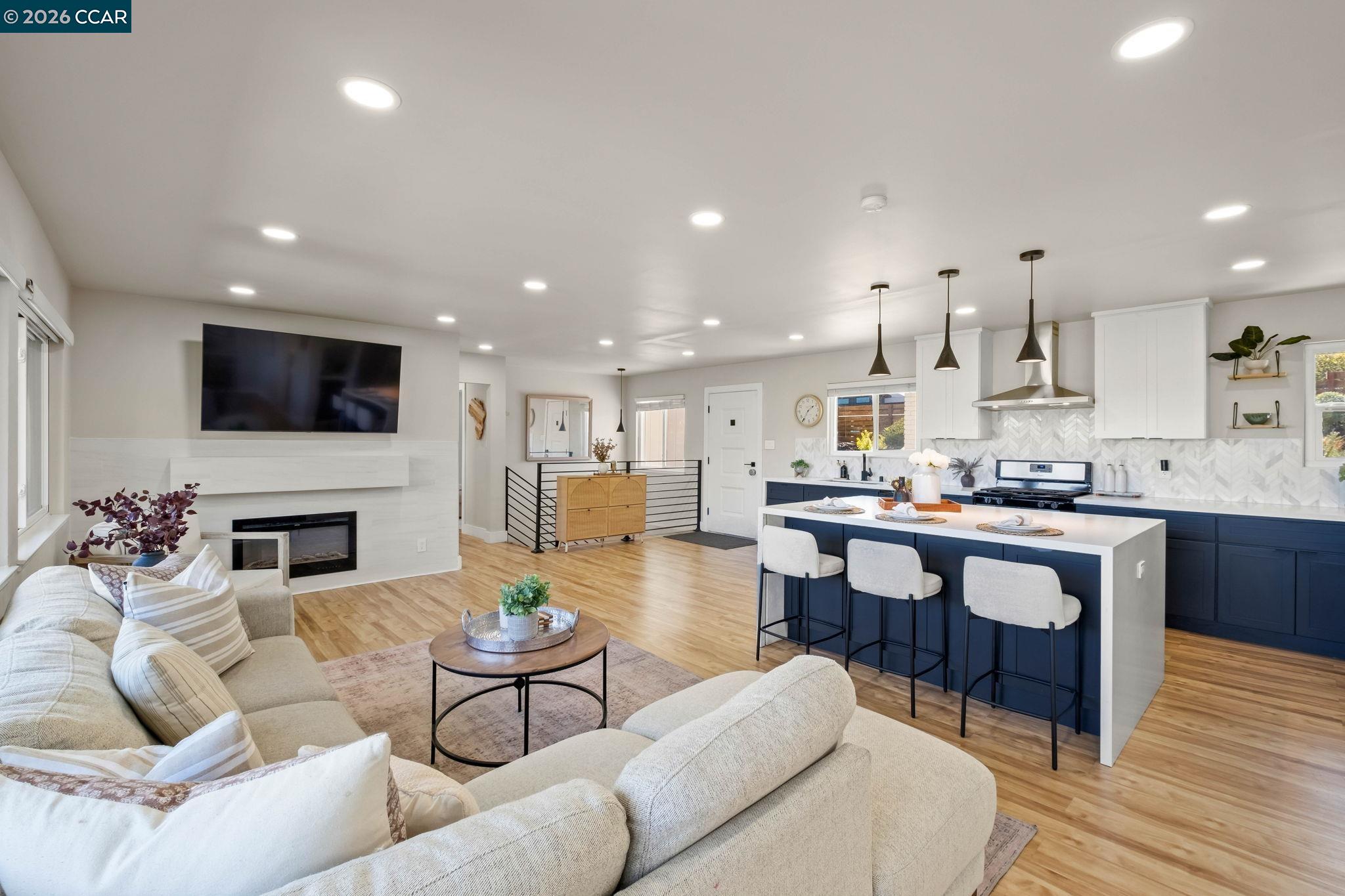 Detail Gallery Image 12 of 48 For 100 Hillcroft Way, Walnut Creek,  CA 94597 - 5 Beds | 4 Baths