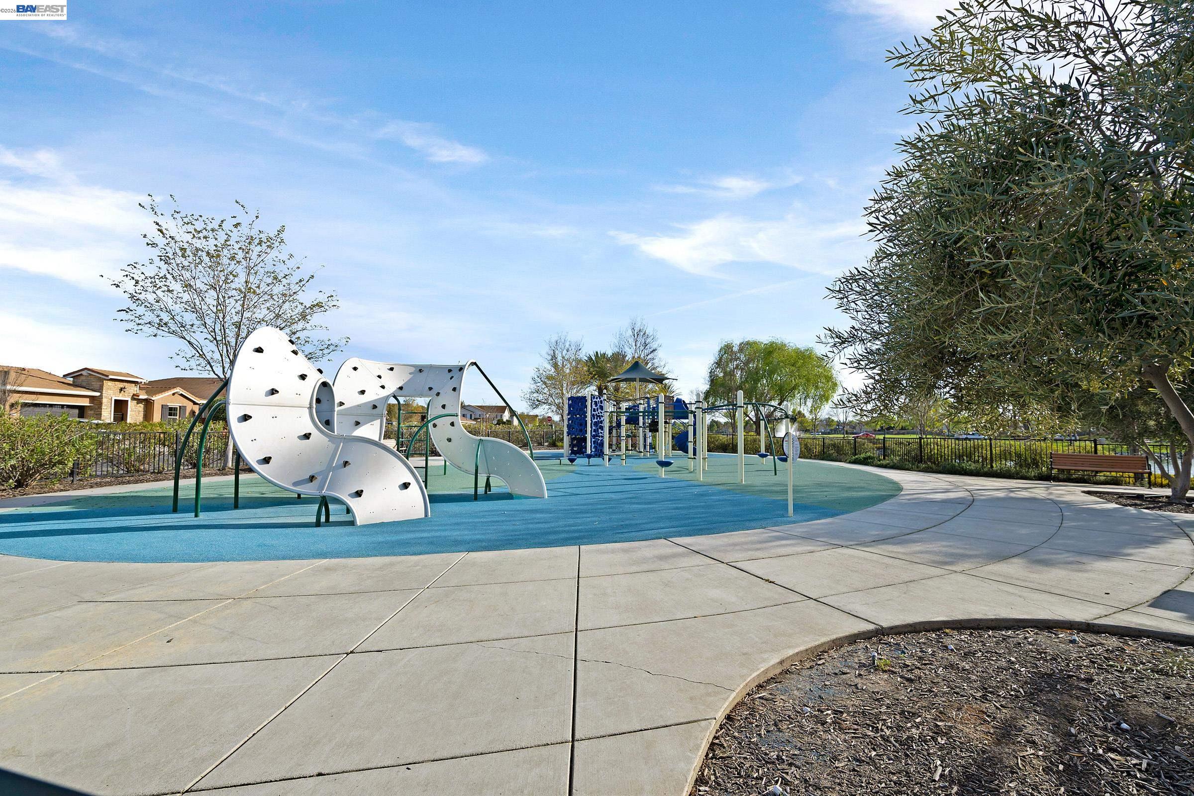 Detail Gallery Image 32 of 34 For 8219 Brookhaven Cir, Discovery Bay,  CA 94505 - 5 Beds | 3 Baths