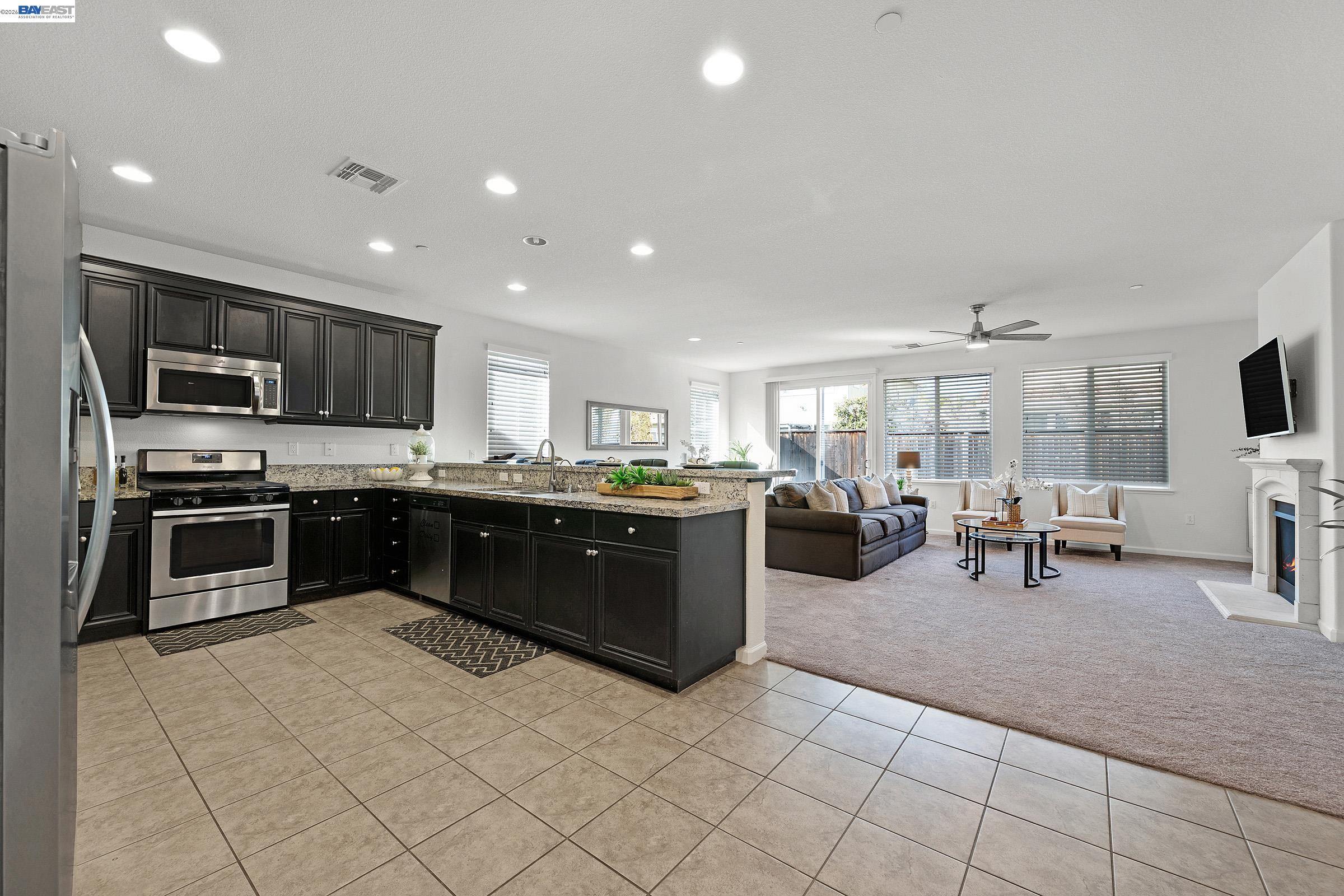 Detail Gallery Image 10 of 33 For 8219 Brookhaven Cir, Discovery Bay,  CA 94505 - 5 Beds | 3 Baths