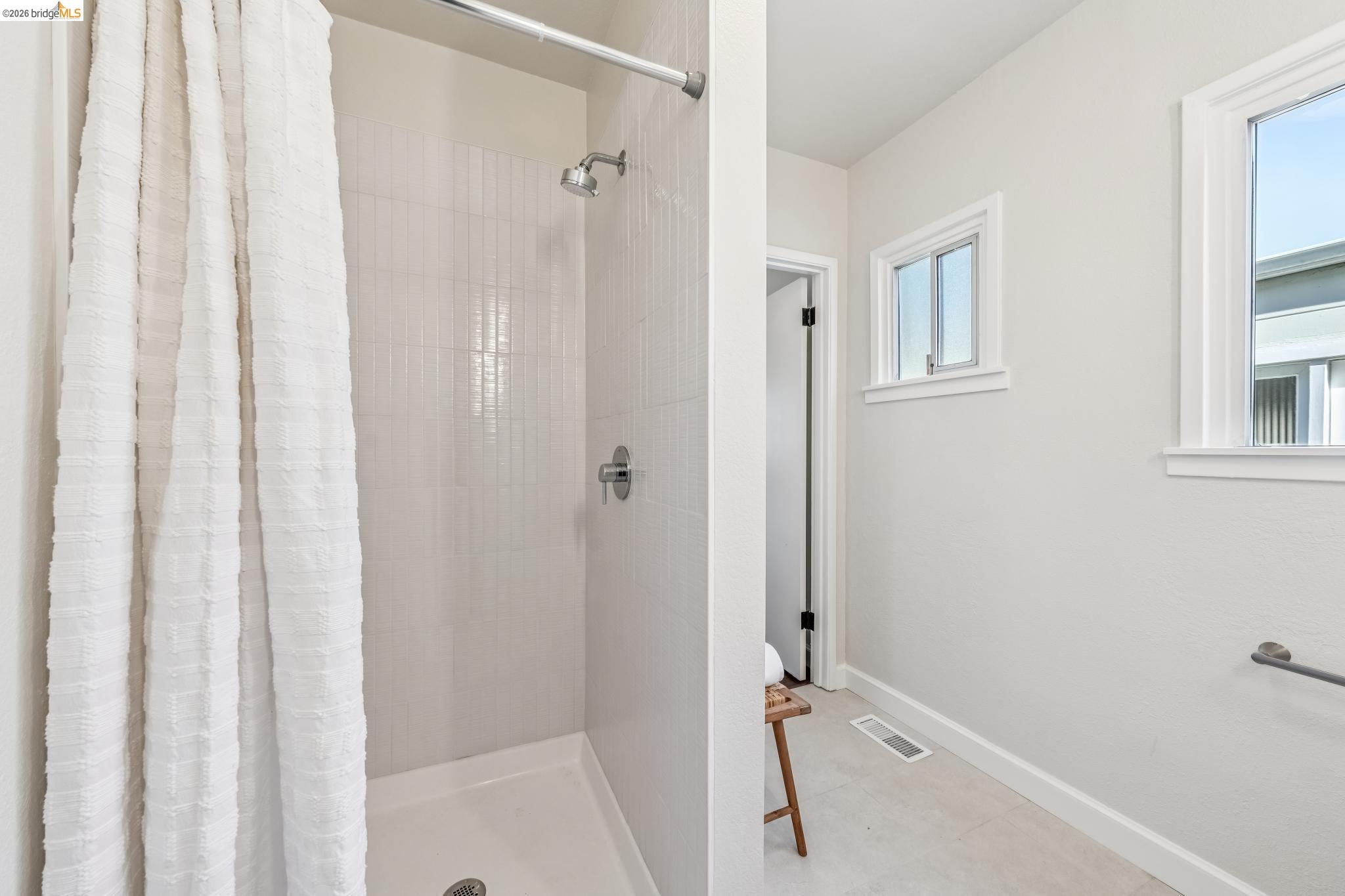 Detail Gallery Image 30 of 44 For 1120 Curtis St, Albany,  CA 94706 - 2 Beds | 2 Baths