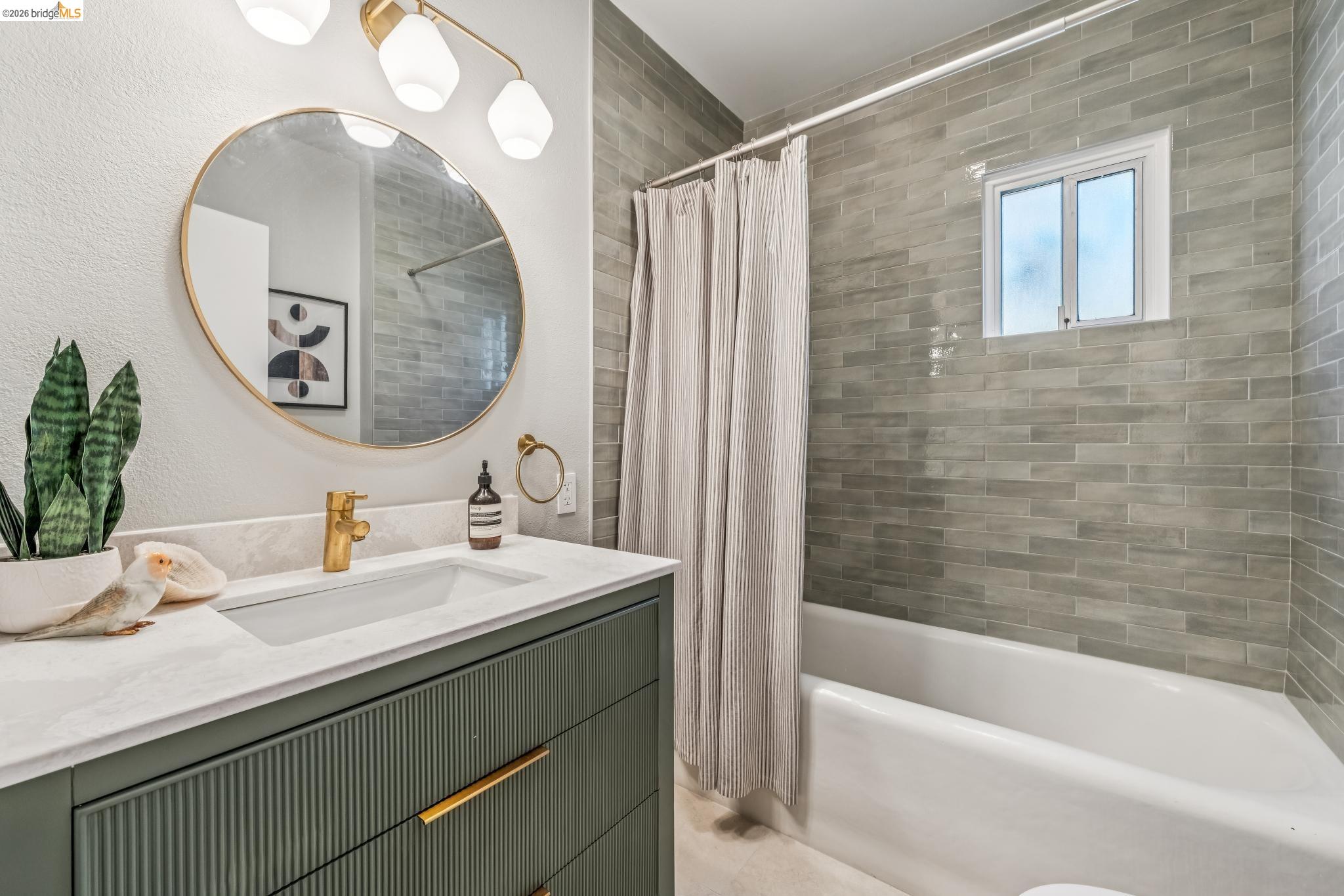 Detail Gallery Image 33 of 44 For 1120 Curtis St, Albany,  CA 94706 - 2 Beds | 2 Baths