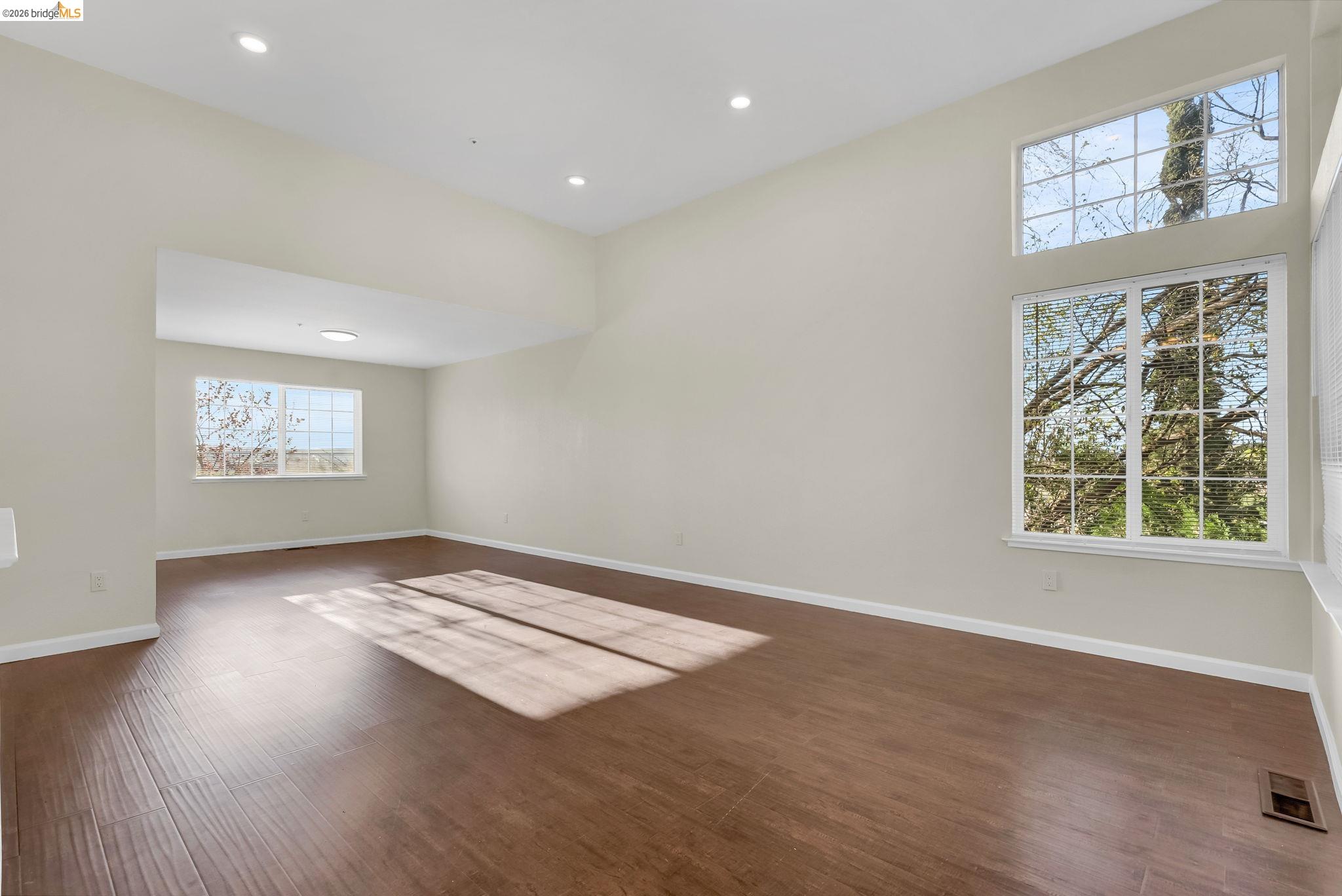 Detail Gallery Image 14 of 50 For 410 Highland Court, Concord,  CA 94521-9999 - 4 Beds | 3 Baths