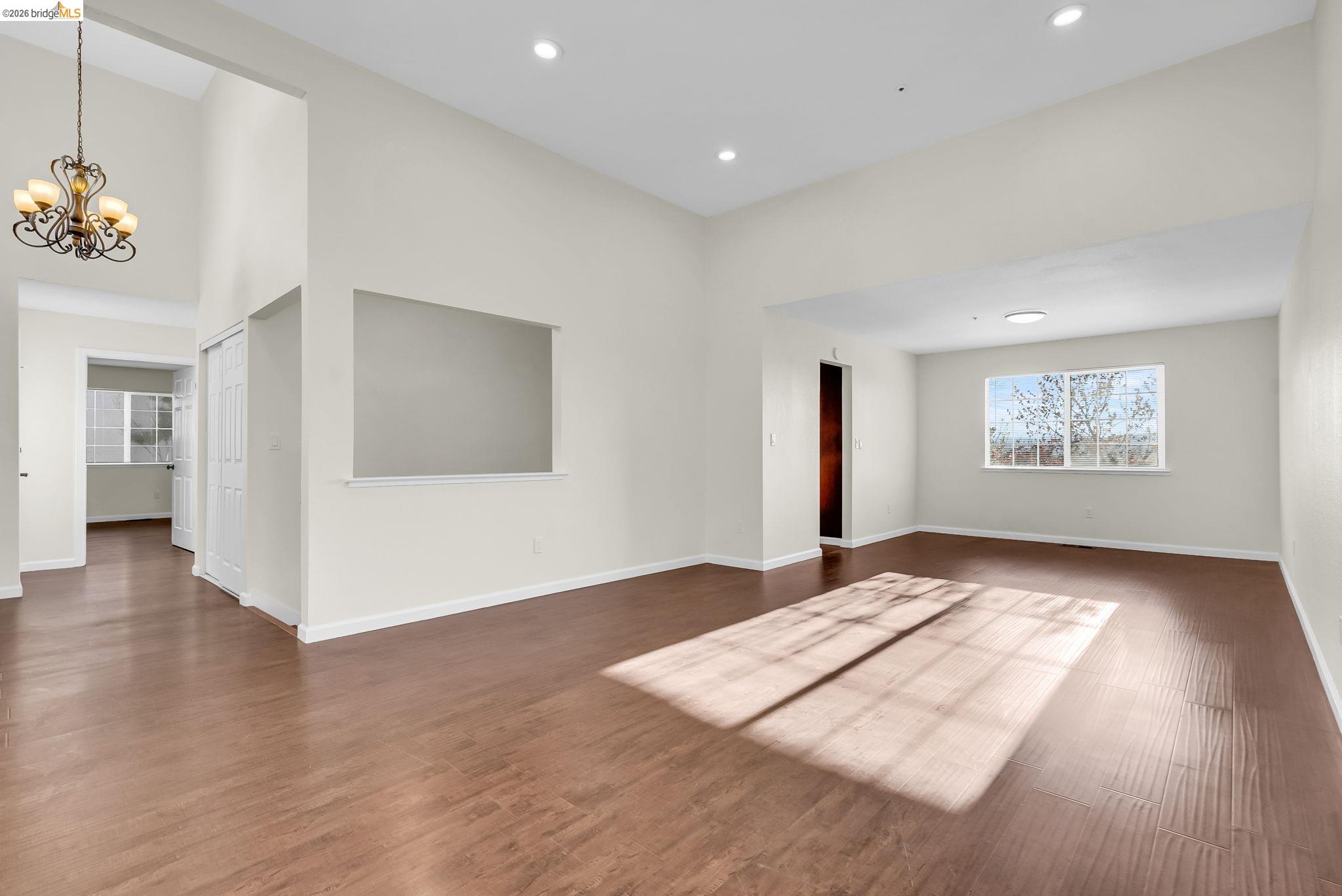 Detail Gallery Image 15 of 50 For 410 Highland Court, Concord,  CA 94521-9999 - 4 Beds | 3 Baths