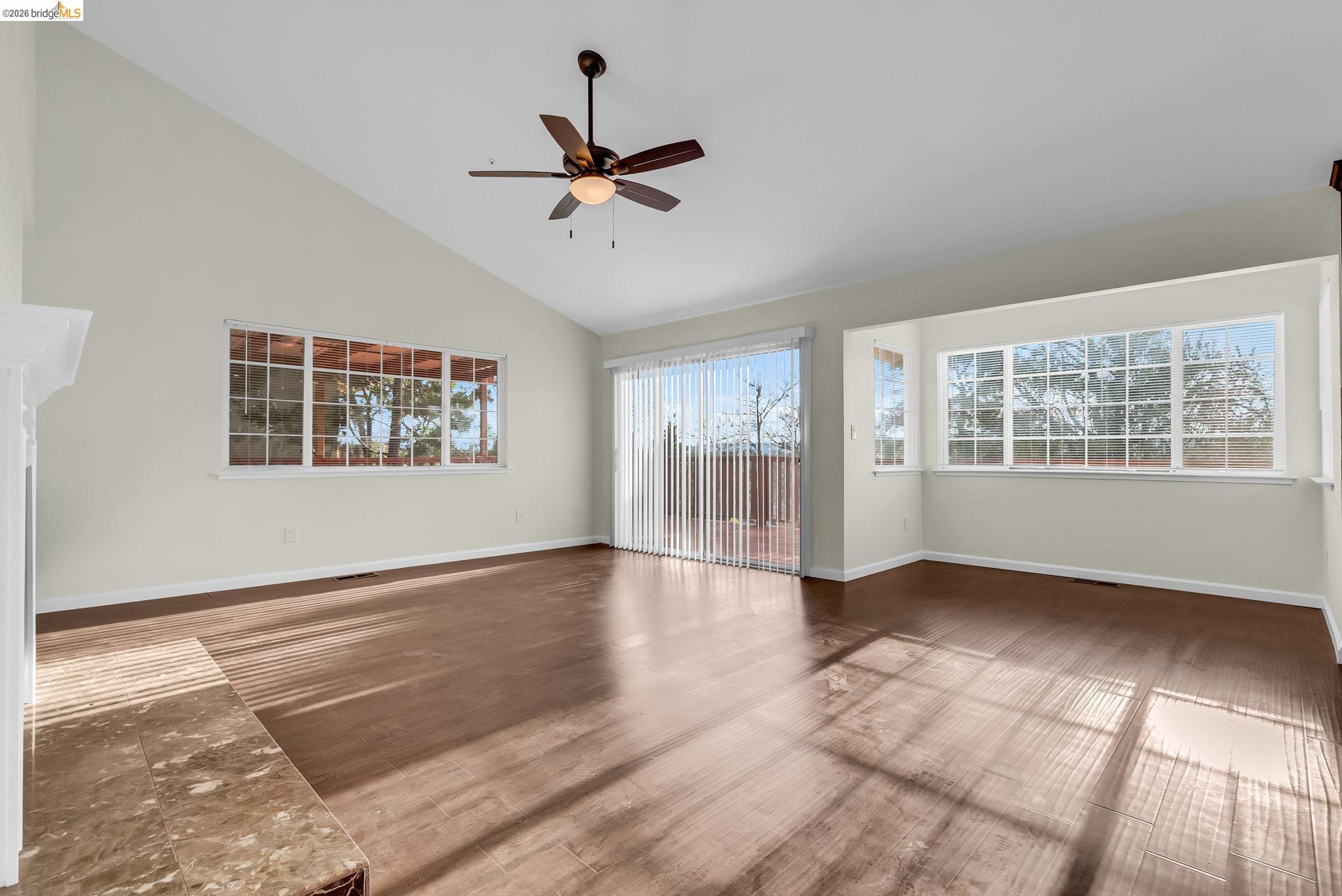 Detail Gallery Image 24 of 50 For 410 Highland Court, Concord,  CA 94521-9999 - 4 Beds | 3 Baths