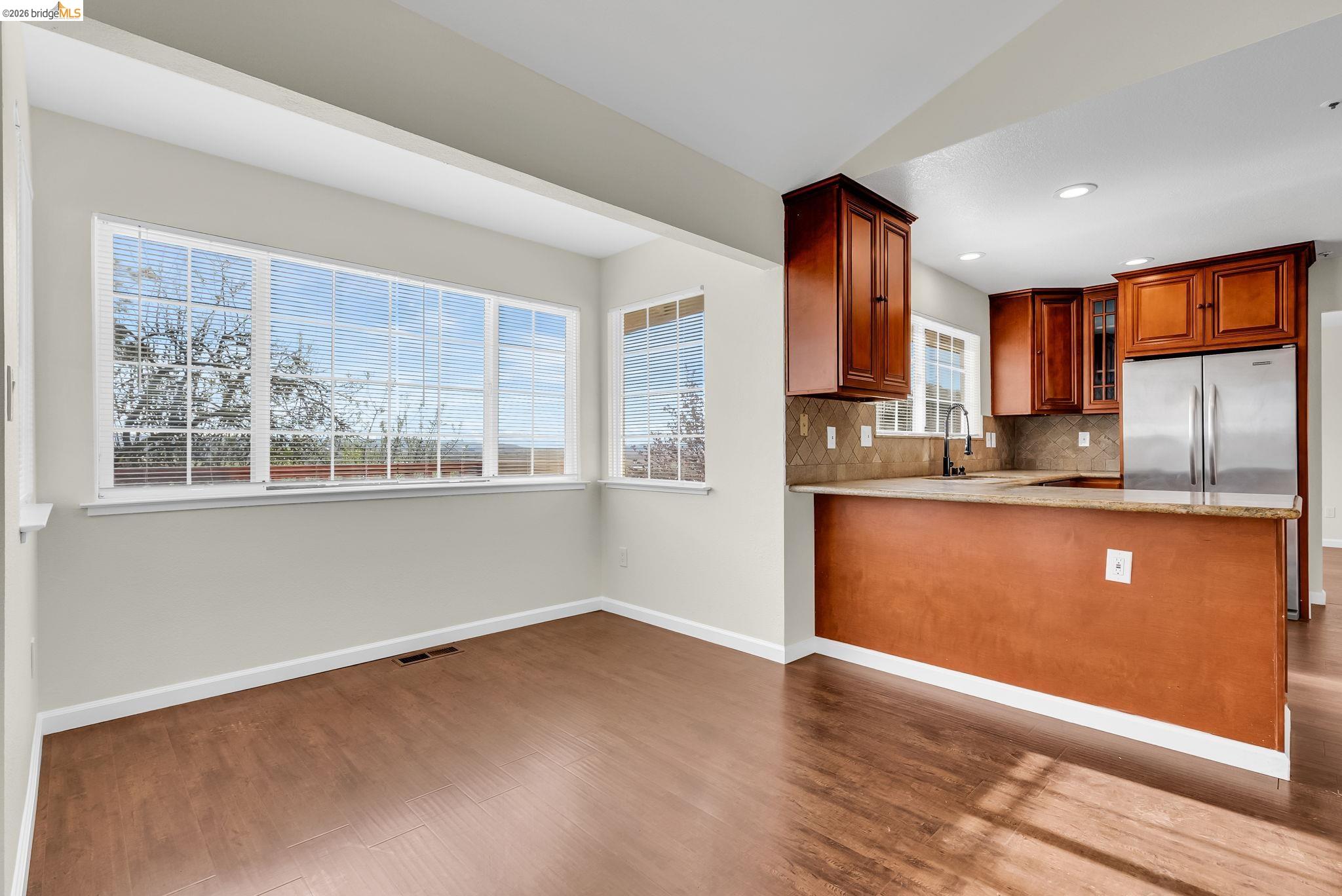 Detail Gallery Image 28 of 50 For 410 Highland Court, Concord,  CA 94521-9999 - 4 Beds | 3 Baths