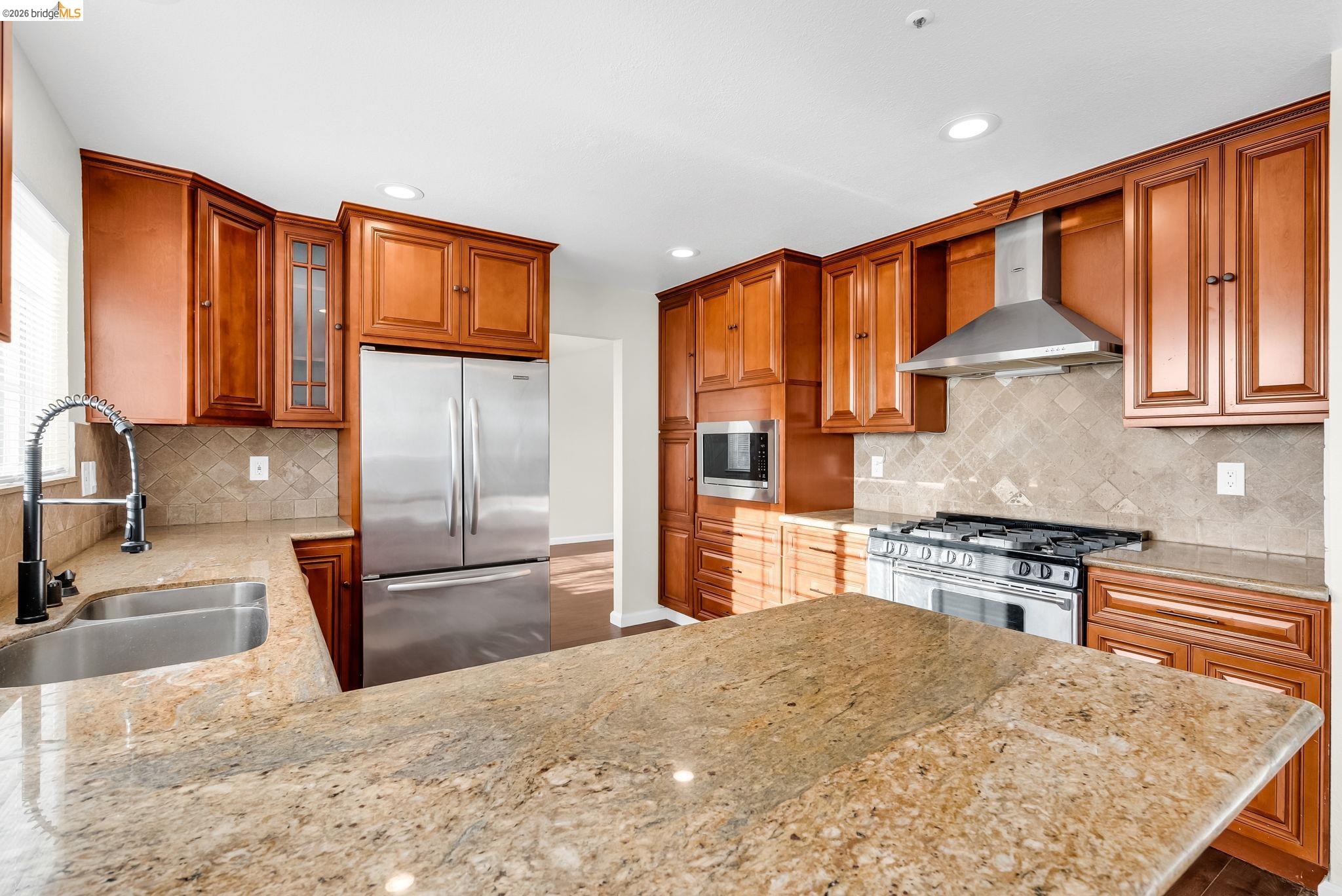 Detail Gallery Image 31 of 50 For 410 Highland Court, Concord,  CA 94521-9999 - 4 Beds | 3 Baths