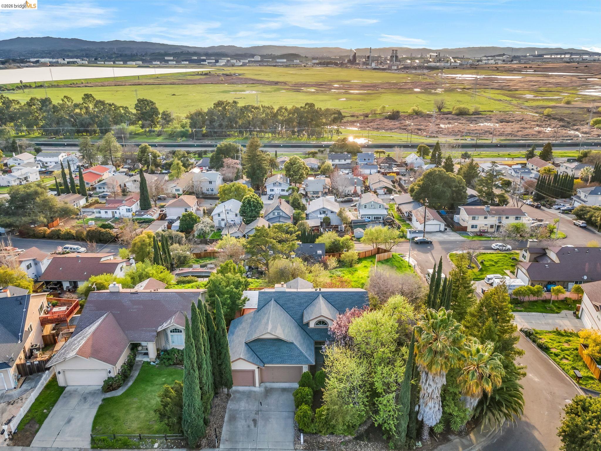 Detail Gallery Image 9 of 50 For 410 Highland Court, Concord,  CA 94521-9999 - 4 Beds | 3 Baths