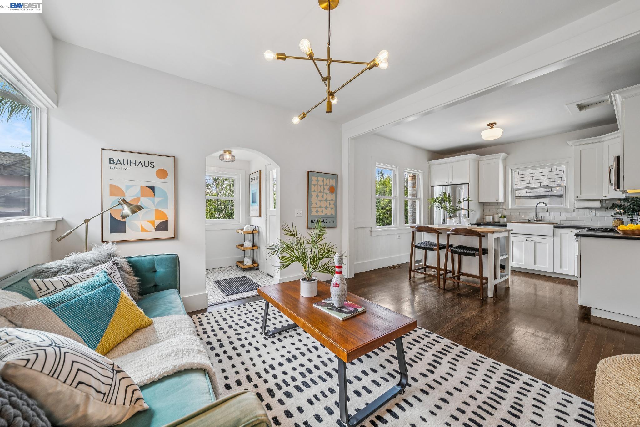 Detail Gallery Image 2 of 55 For 1059 59th Street, Oakland,  CA 94608 - 2 Beds | 2/1 Baths