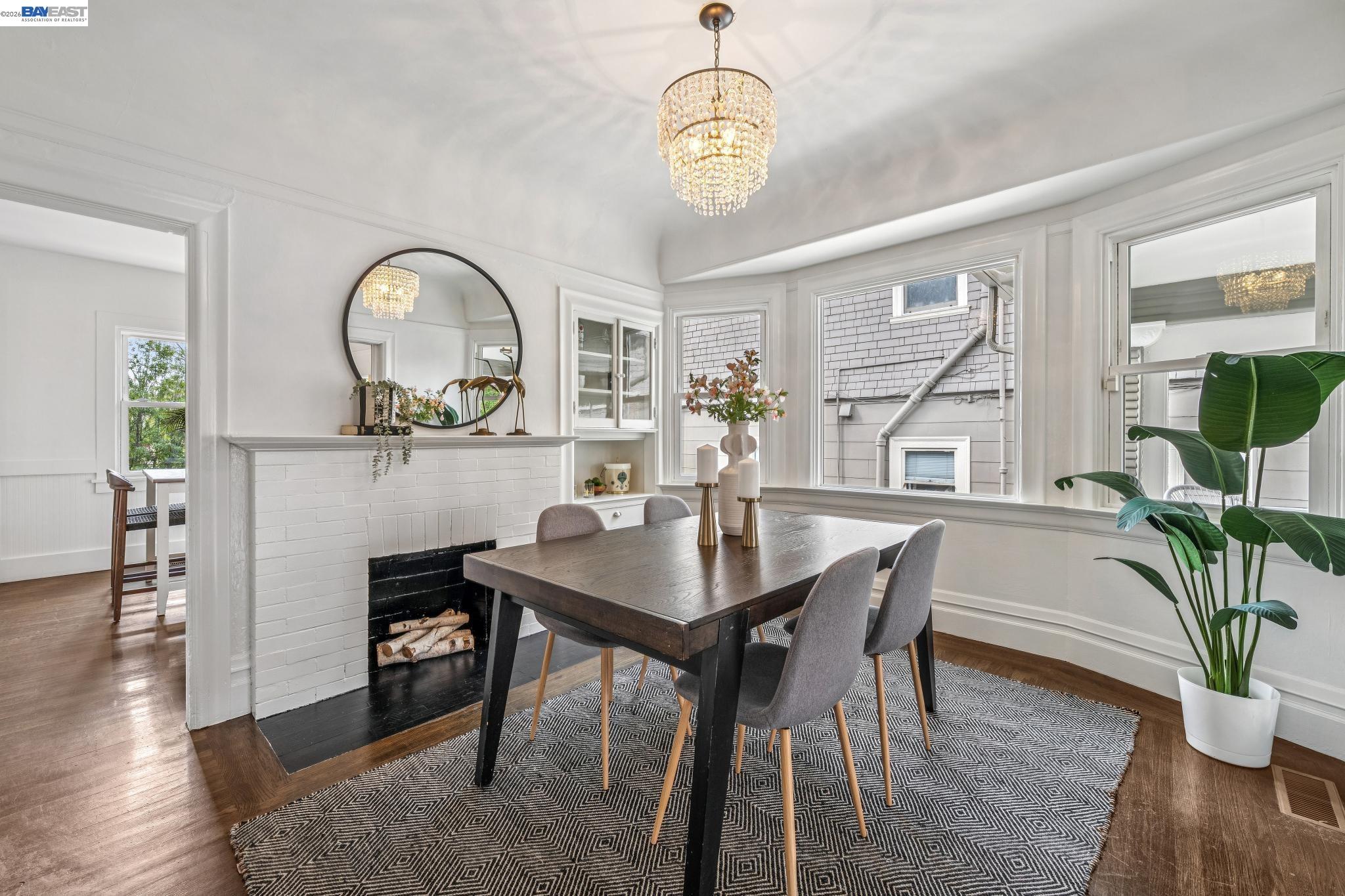 Detail Gallery Image 13 of 55 For 1059 59th Street, Oakland,  CA 94608 - 2 Beds | 2/1 Baths