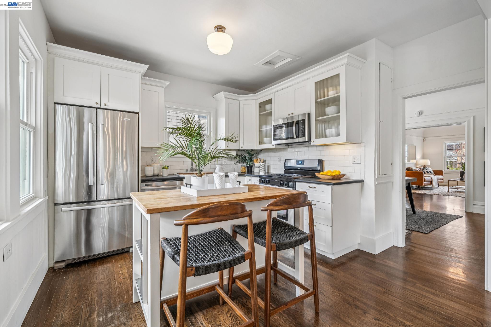 Detail Gallery Image 14 of 55 For 1059 59th Street, Oakland,  CA 94608 - 2 Beds | 2/1 Baths