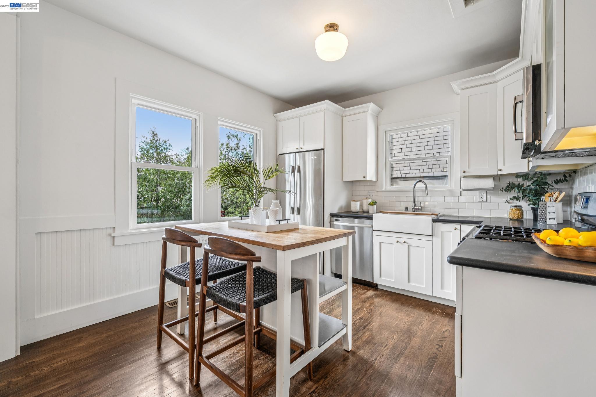 Detail Gallery Image 16 of 55 For 1059 59th Street, Oakland,  CA 94608 - 2 Beds | 2/1 Baths