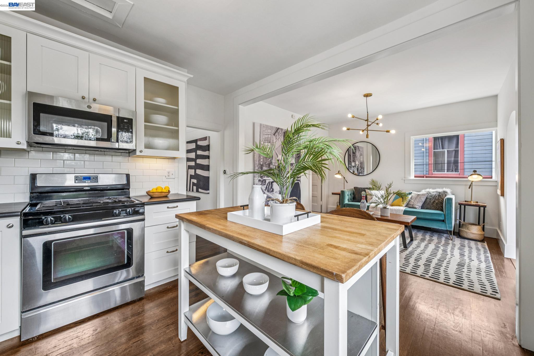 Detail Gallery Image 18 of 55 For 1059 59th Street, Oakland,  CA 94608 - 2 Beds | 2/1 Baths