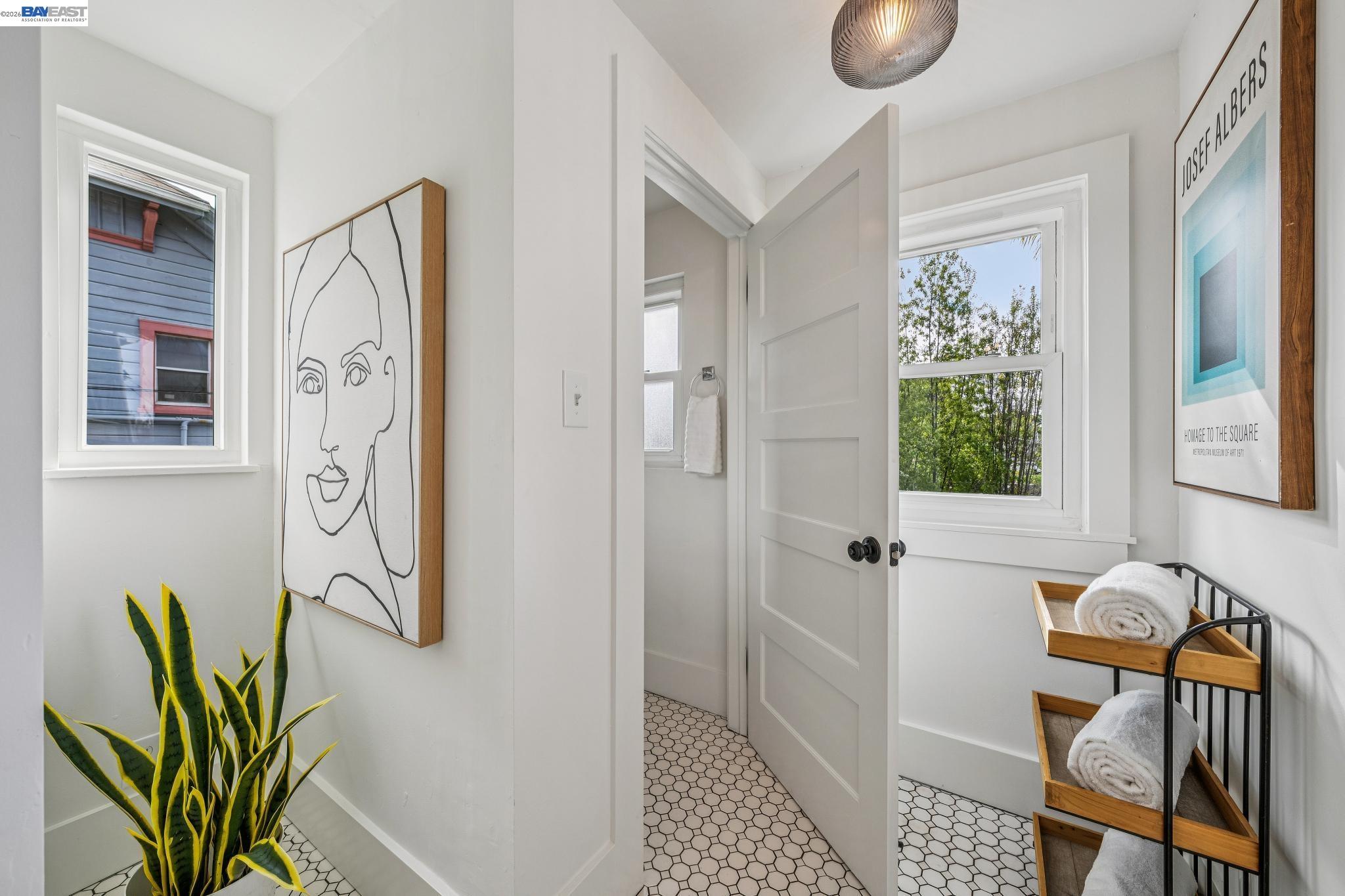Detail Gallery Image 23 of 55 For 1059 59th Street, Oakland,  CA 94608 - 2 Beds | 2/1 Baths