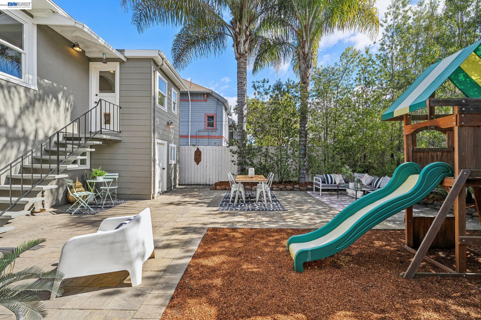 Detail Gallery Image 32 of 55 For 1059 59th Street, Oakland,  CA 94608 - 2 Beds | 2/1 Baths