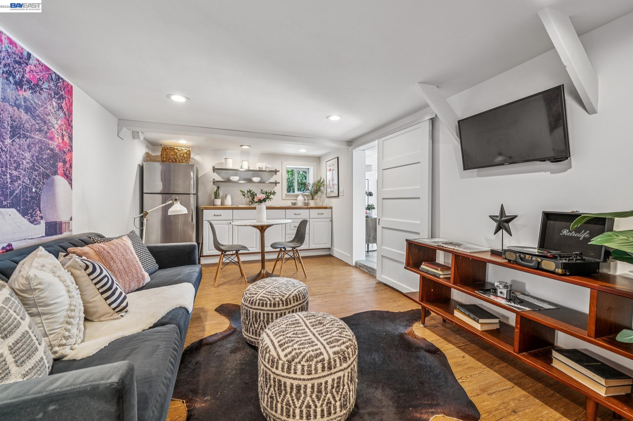 Detail Gallery Image 38 of 55 For 1059 59th Street, Oakland,  CA 94608 - 2 Beds | 2/1 Baths