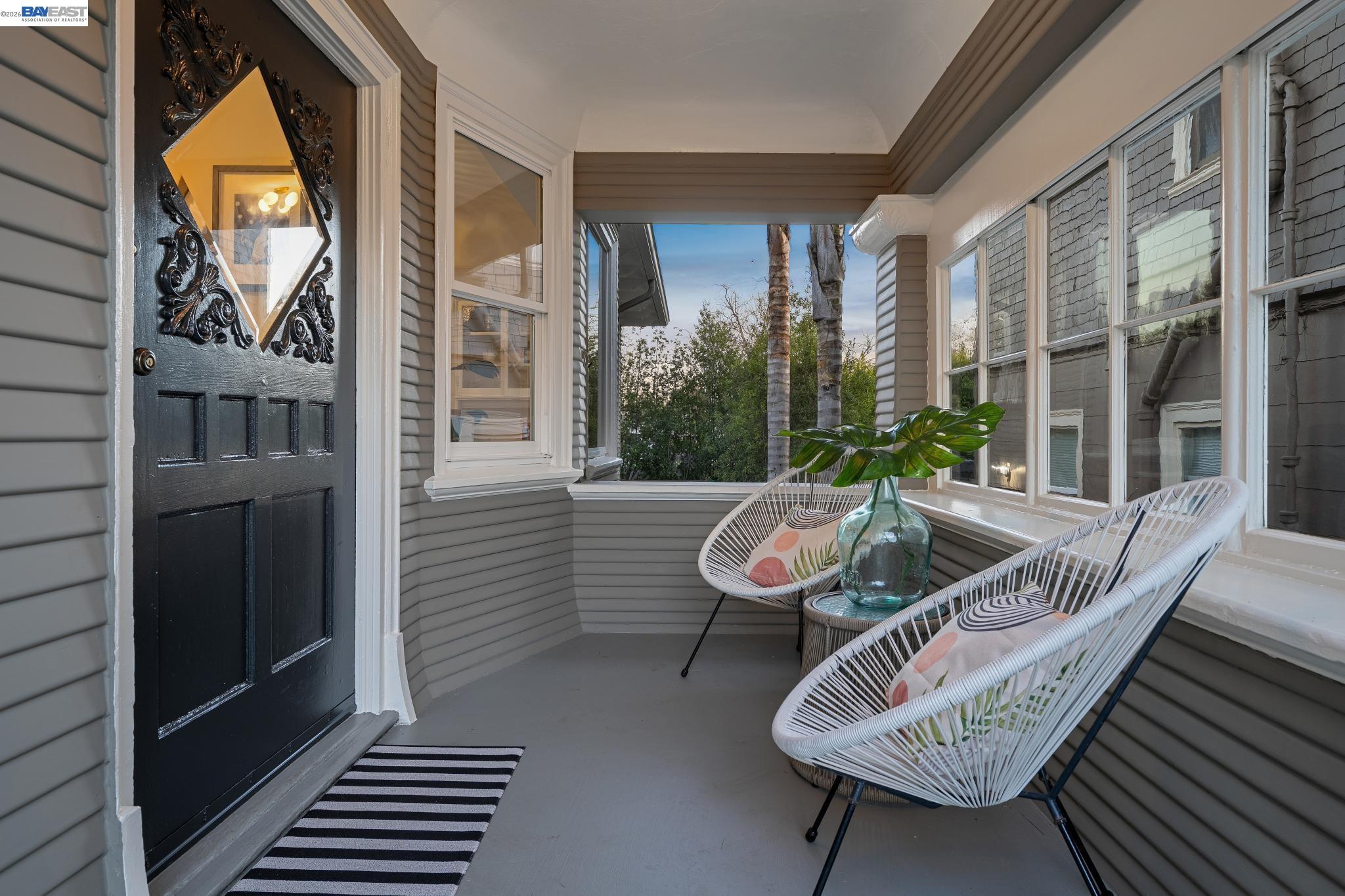 Detail Gallery Image 5 of 55 For 1059 59th Street, Oakland,  CA 94608 - 2 Beds | 2/1 Baths