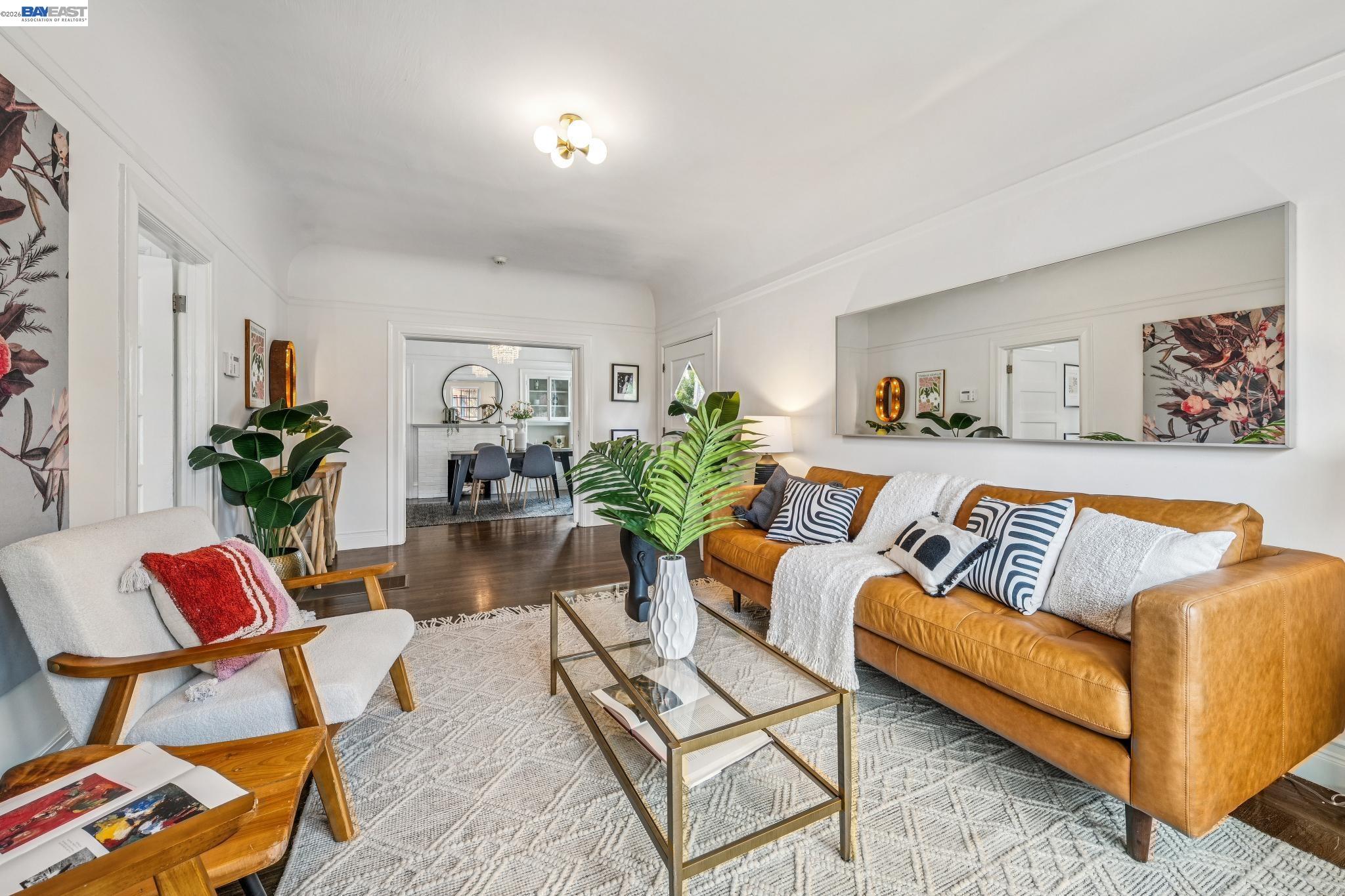 Detail Gallery Image 8 of 55 For 1059 59th Street, Oakland,  CA 94608 - 2 Beds | 2/1 Baths