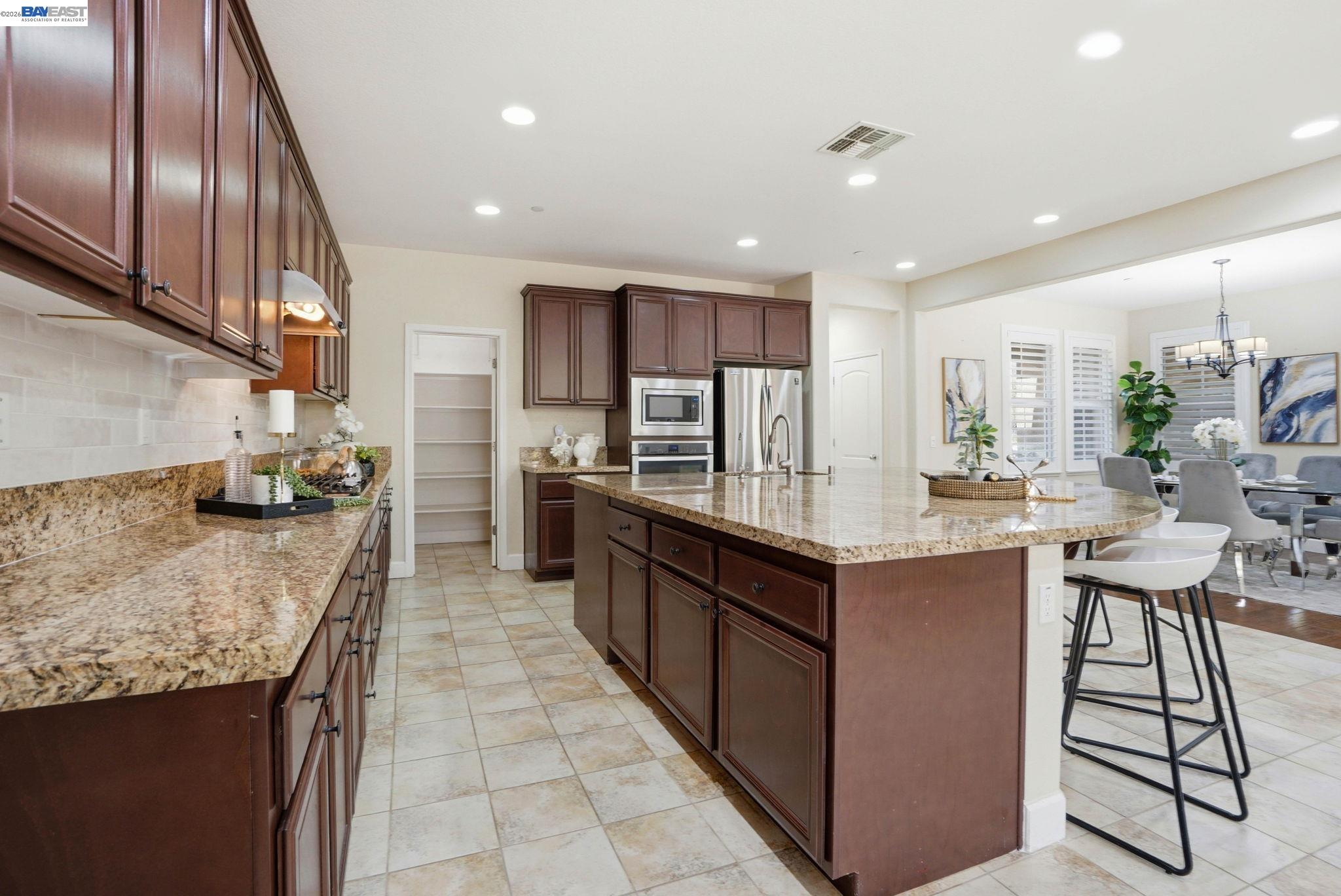 Detail Gallery Image 6 of 48 For 2610 Brookshire St, Brentwood,  CA 94513 - 4 Beds | 4/1 Baths