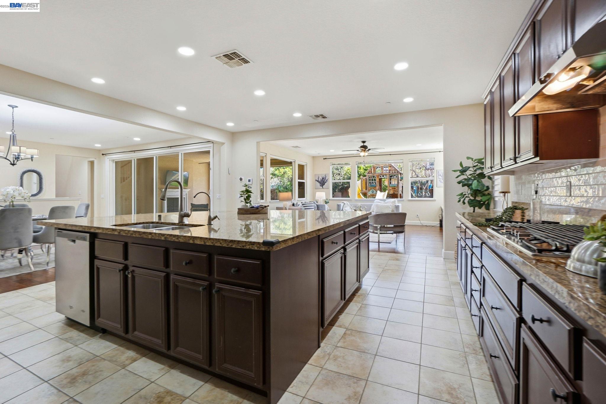 Detail Gallery Image 7 of 48 For 2610 Brookshire St, Brentwood,  CA 94513 - 4 Beds | 4/1 Baths