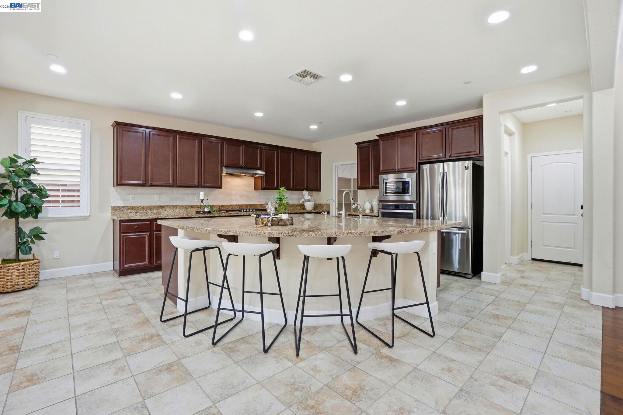 Detail Gallery Image 9 of 48 For 2610 Brookshire St, Brentwood,  CA 94513 - 4 Beds | 4/1 Baths