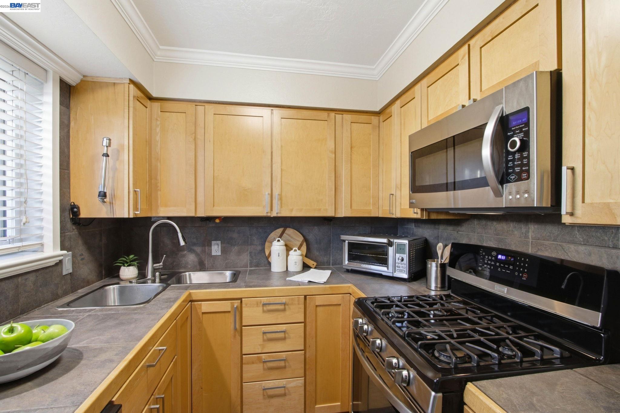 Detail Gallery Image 8 of 30 For 649 N 4th St, San Jose,  CA 95112 - 2 Beds | 2/1 Baths