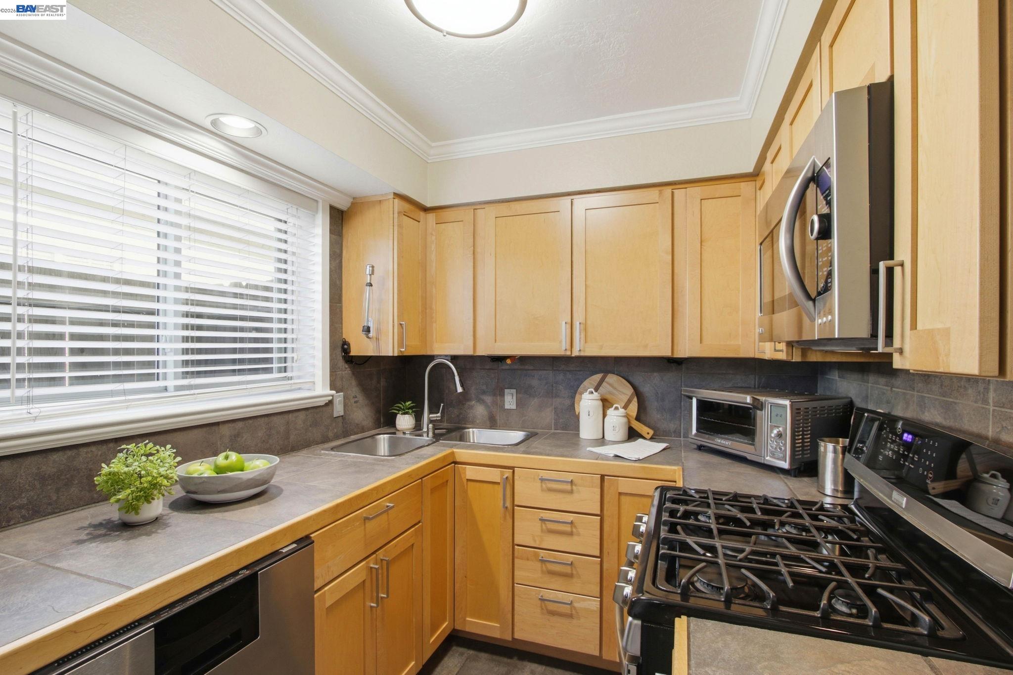 Detail Gallery Image 9 of 30 For 649 N 4th St, San Jose,  CA 95112 - 2 Beds | 2/1 Baths