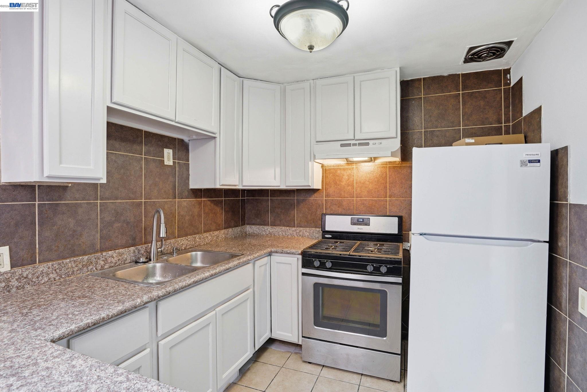 Detail Gallery Image 10 of 27 For 2740 73rd Ave, Oakland,  CA 94605 - – Beds | – Baths