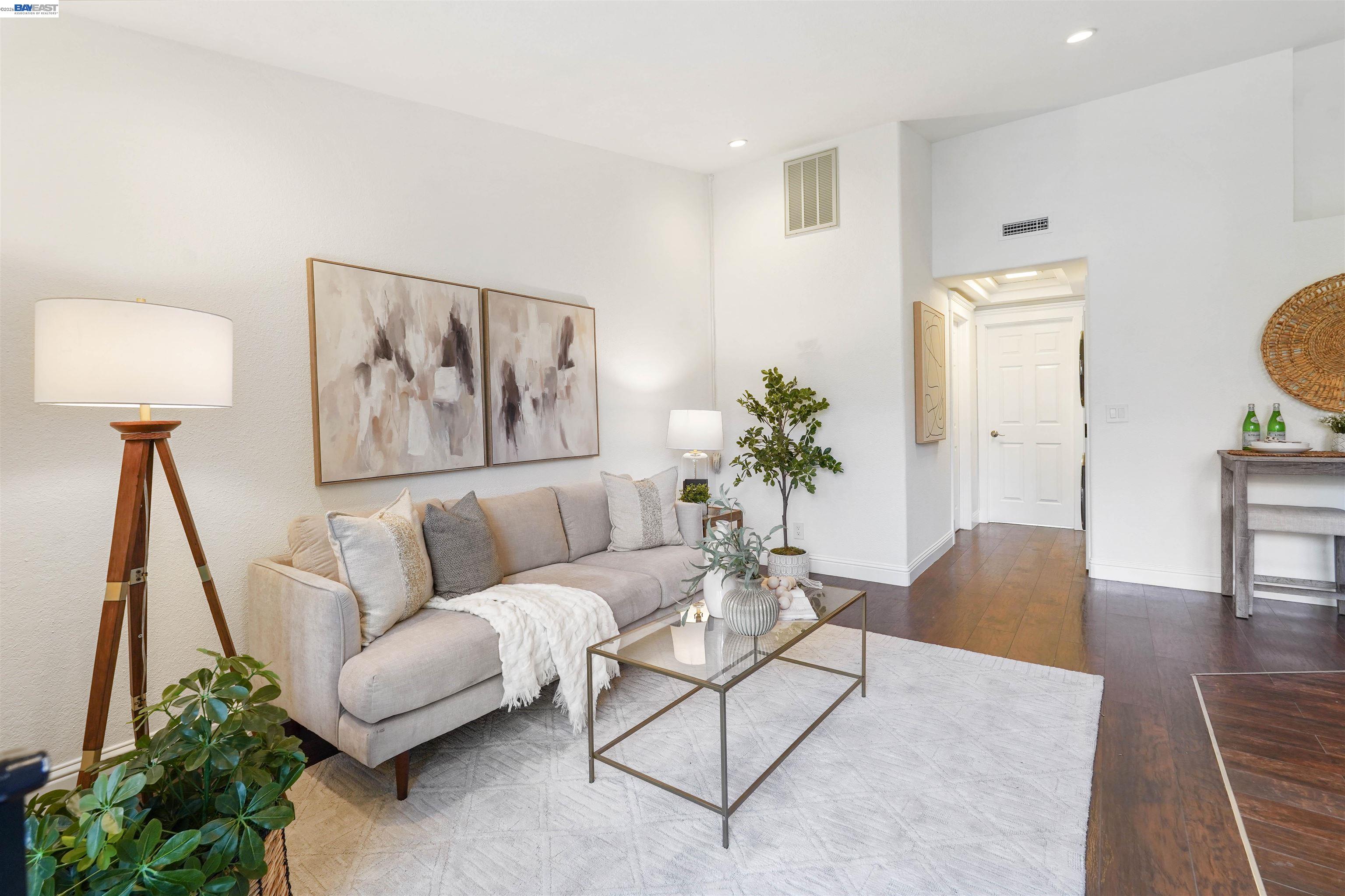 Detail Gallery Image 1 of 41 For 232 Race St, San Jose,  CA 95126 - 2 Beds | 2 Baths