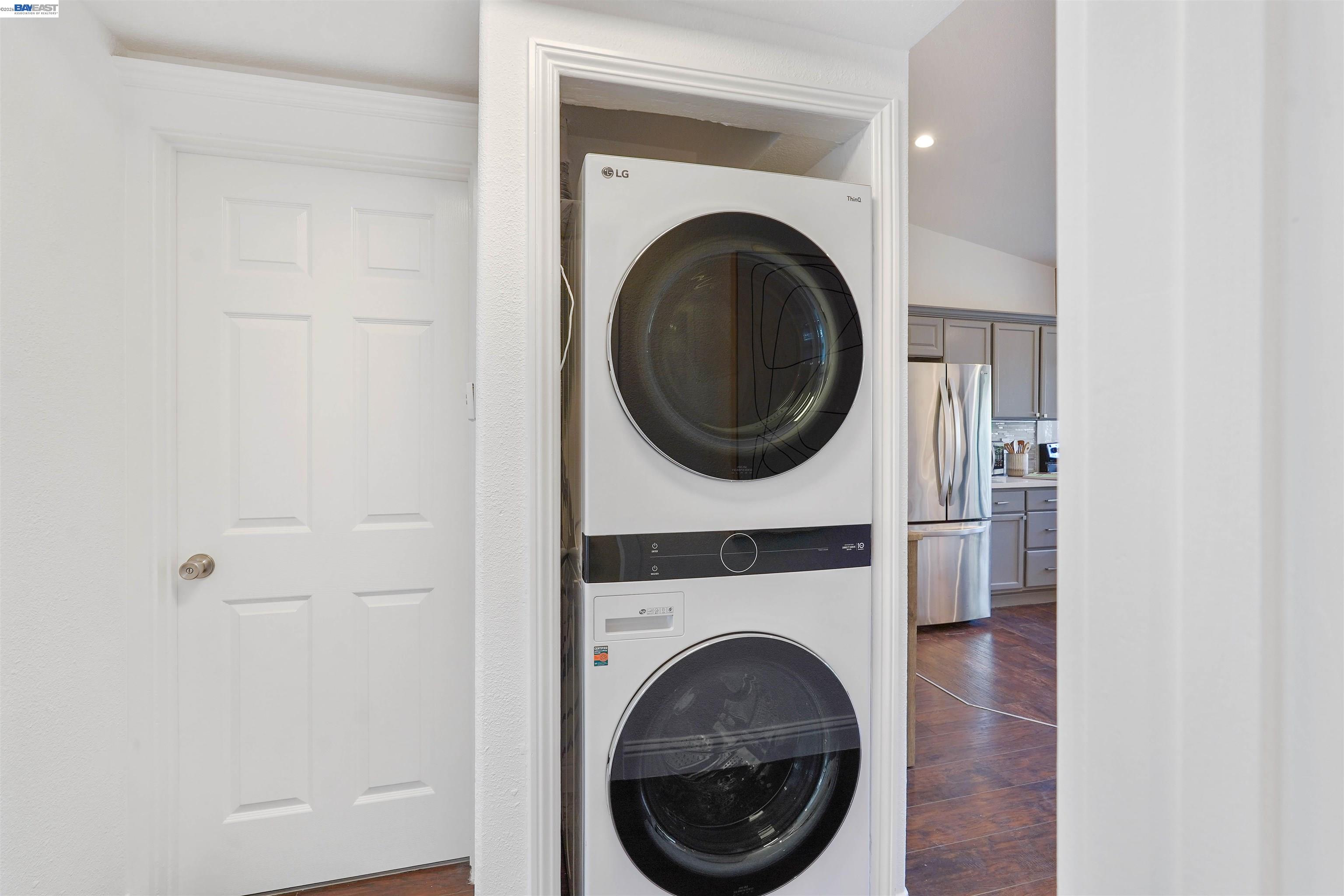 Detail Gallery Image 12 of 41 For 232 Race St, San Jose,  CA 95126 - 2 Beds | 2 Baths