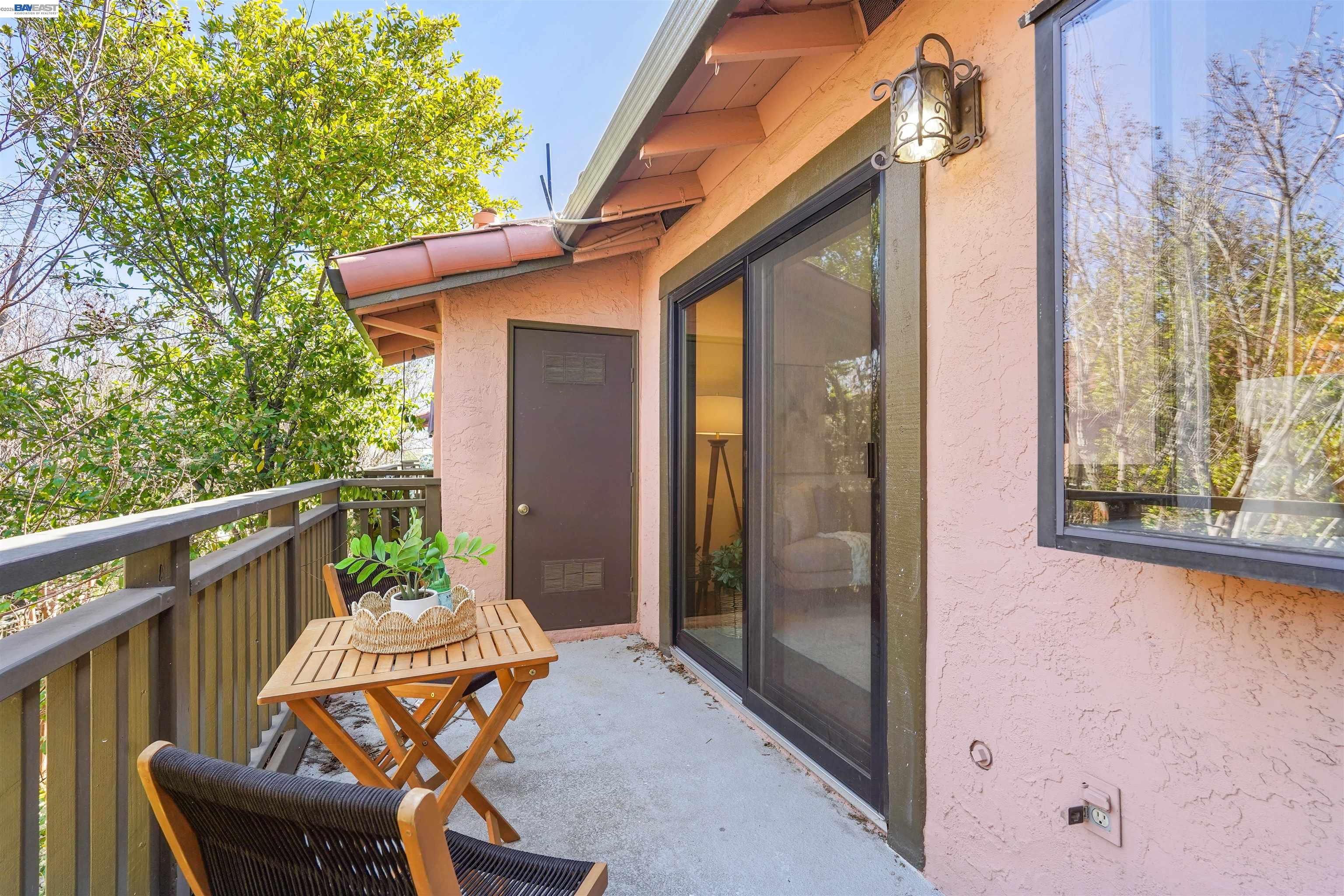 Detail Gallery Image 30 of 41 For 232 Race St, San Jose,  CA 95126 - 2 Beds | 2 Baths