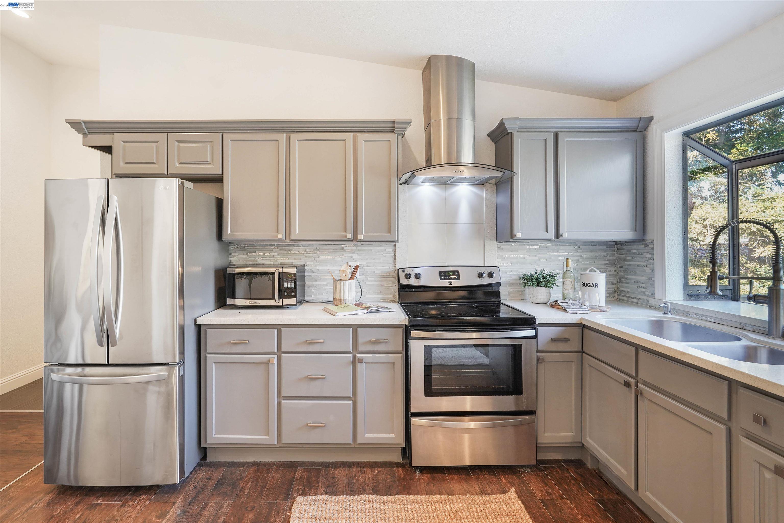 Detail Gallery Image 7 of 41 For 232 Race St, San Jose,  CA 95126 - 2 Beds | 2 Baths