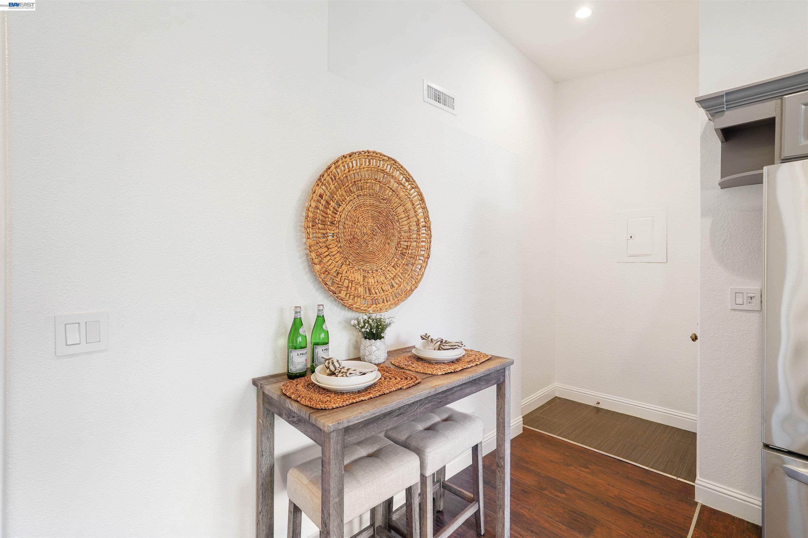 Detail Gallery Image 9 of 41 For 232 Race St, San Jose,  CA 95126 - 2 Beds | 2 Baths
