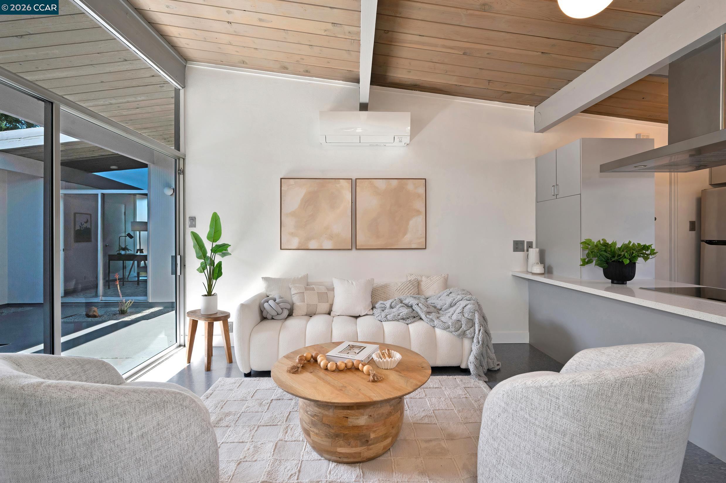 Detail Gallery Image 4 of 47 For 4024 Salem St, Concord,  CA 94521 - 4 Beds | 2 Baths