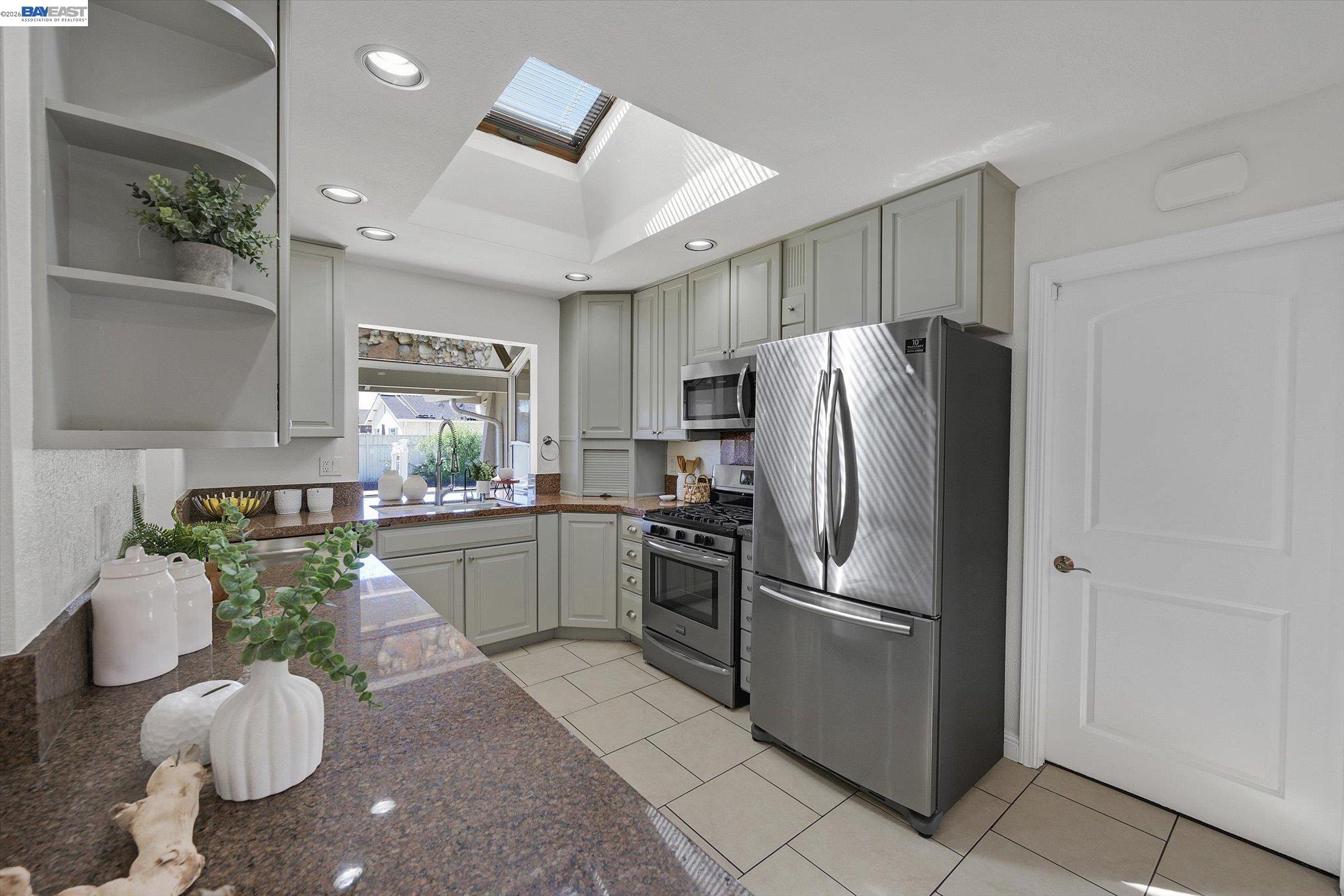 Detail Gallery Image 10 of 32 For 5471 Tyler Pl, Fremont,  CA 94538 - 4 Beds | 2 Baths