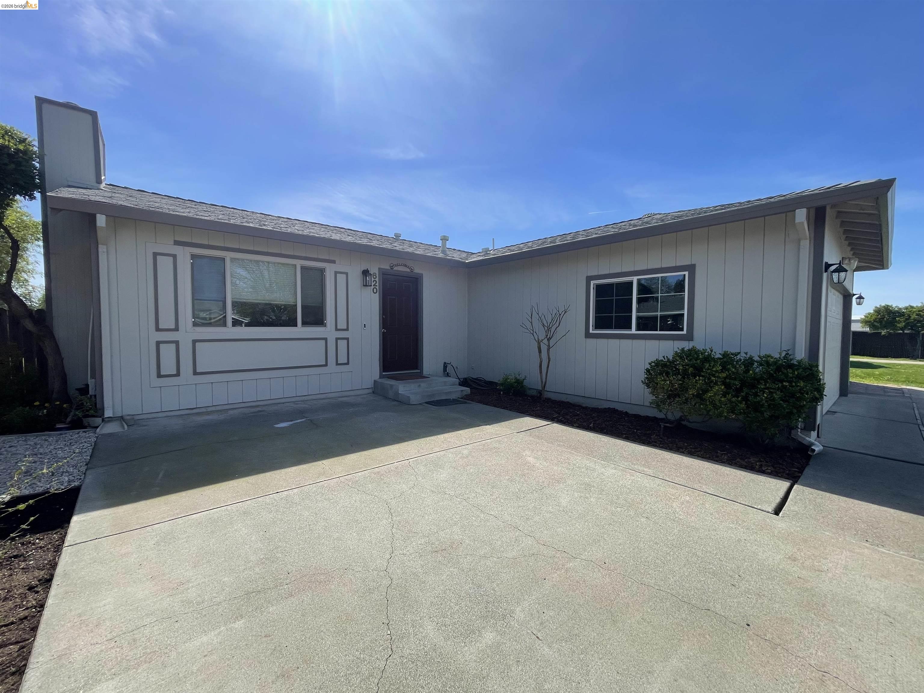 Detail Gallery Image 5 of 5 For 620 N 2nd St, Dixon,  CA 95620 - 2 Beds | 1/1 Baths