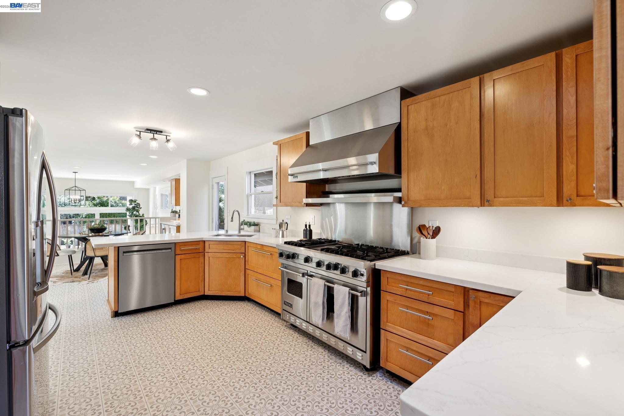 Detail Gallery Image 16 of 56 For 3226 Fairview Ave, Alameda,  CA 94501 - 3 Beds | 2/1 Baths