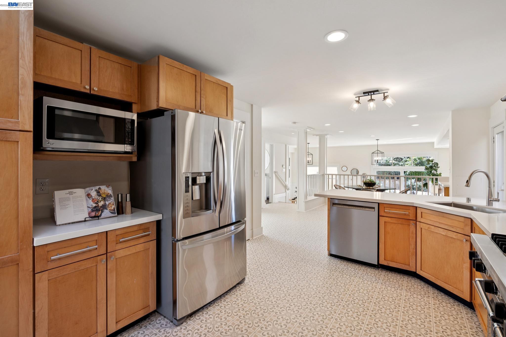 Detail Gallery Image 17 of 56 For 3226 Fairview Ave, Alameda,  CA 94501 - 3 Beds | 2/1 Baths