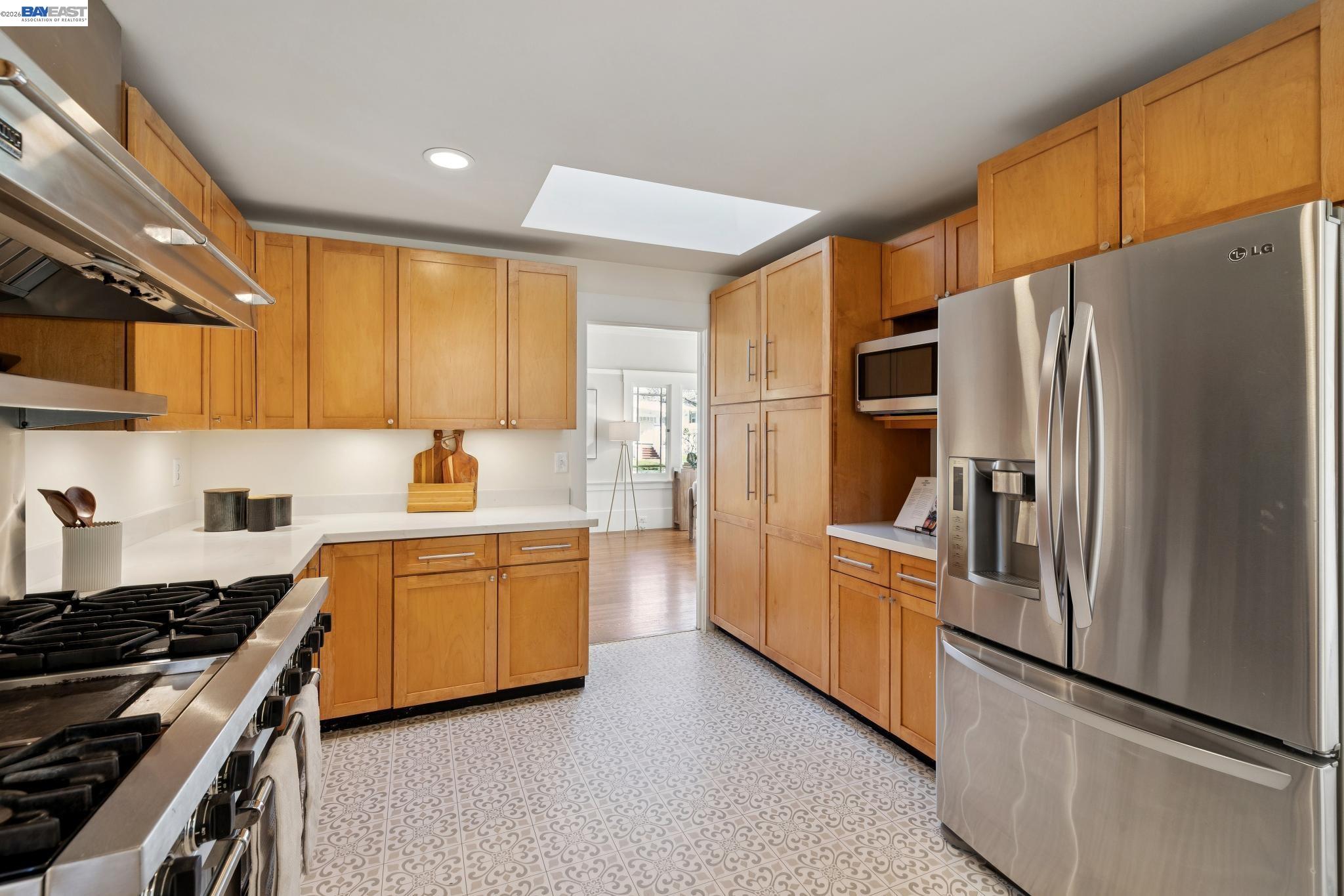 Detail Gallery Image 18 of 56 For 3226 Fairview Ave, Alameda,  CA 94501 - 3 Beds | 2/1 Baths