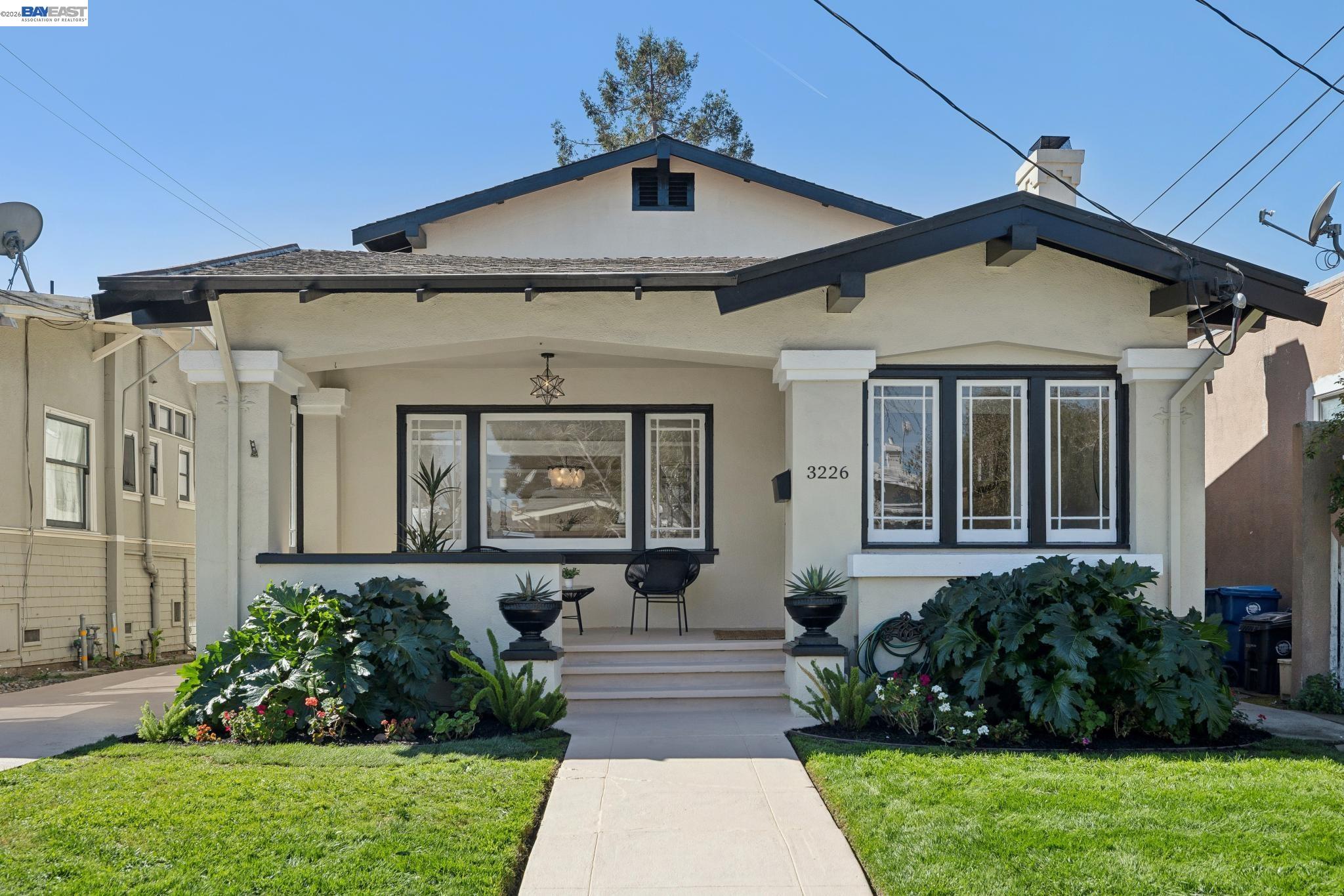 Detail Gallery Image 3 of 56 For 3226 Fairview Ave, Alameda,  CA 94501 - 3 Beds | 2/1 Baths