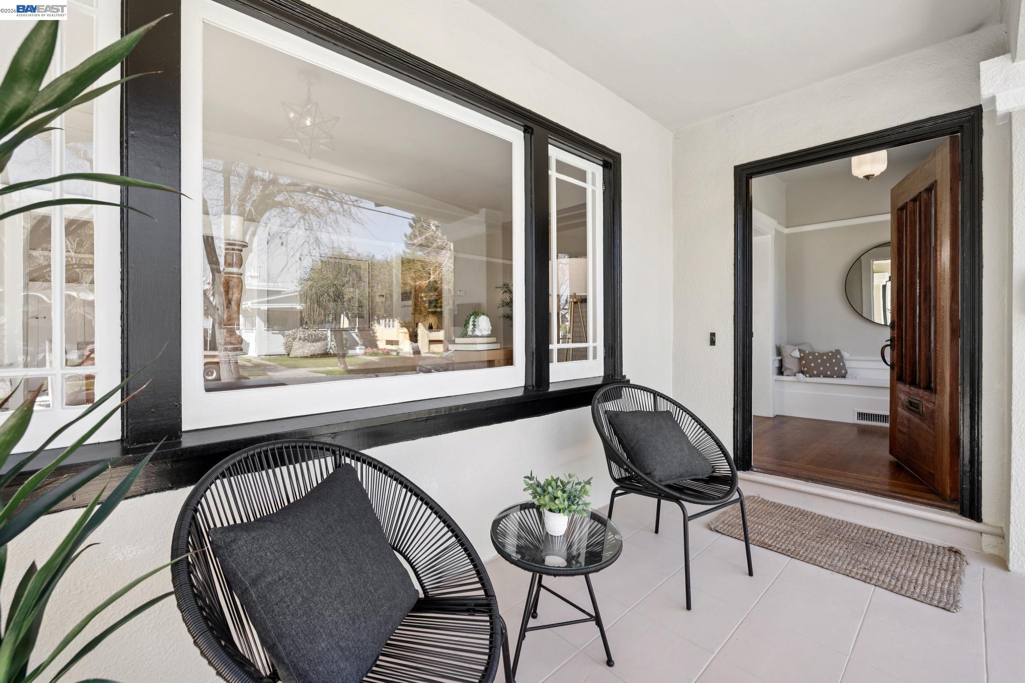 Detail Gallery Image 5 of 56 For 3226 Fairview Ave, Alameda,  CA 94501 - 3 Beds | 2/1 Baths