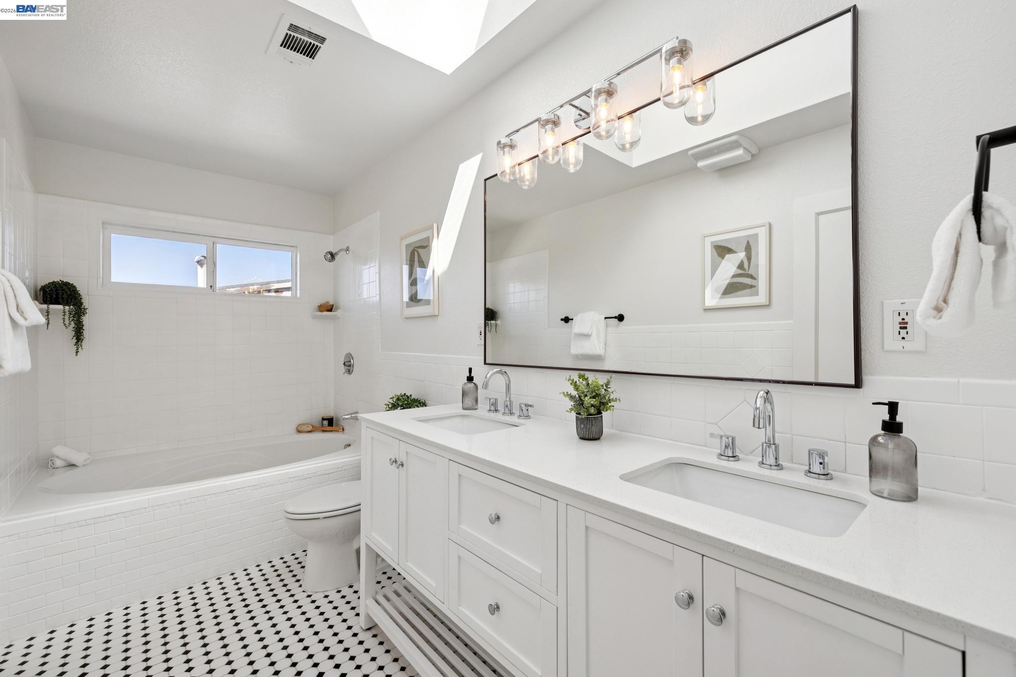 Detail Gallery Image 46 of 56 For 3226 Fairview Ave, Alameda,  CA 94501 - 3 Beds | 2/1 Baths