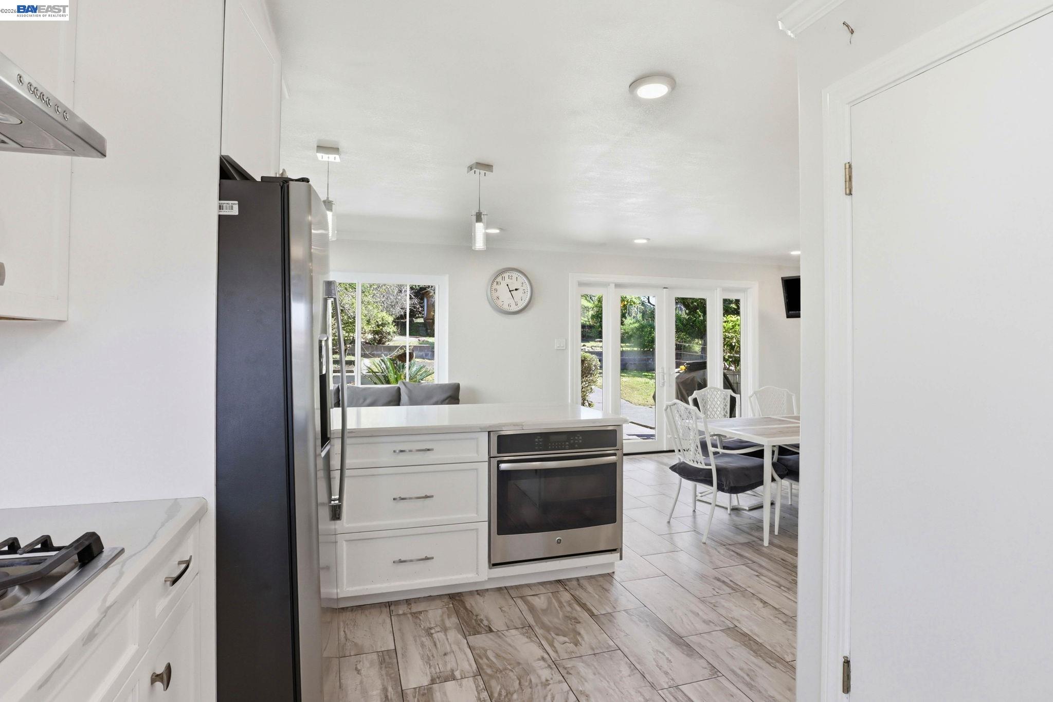 Detail Gallery Image 12 of 38 For 1233 Benedict Ct, San Leandro,  CA 94577 - 3 Beds | 2 Baths