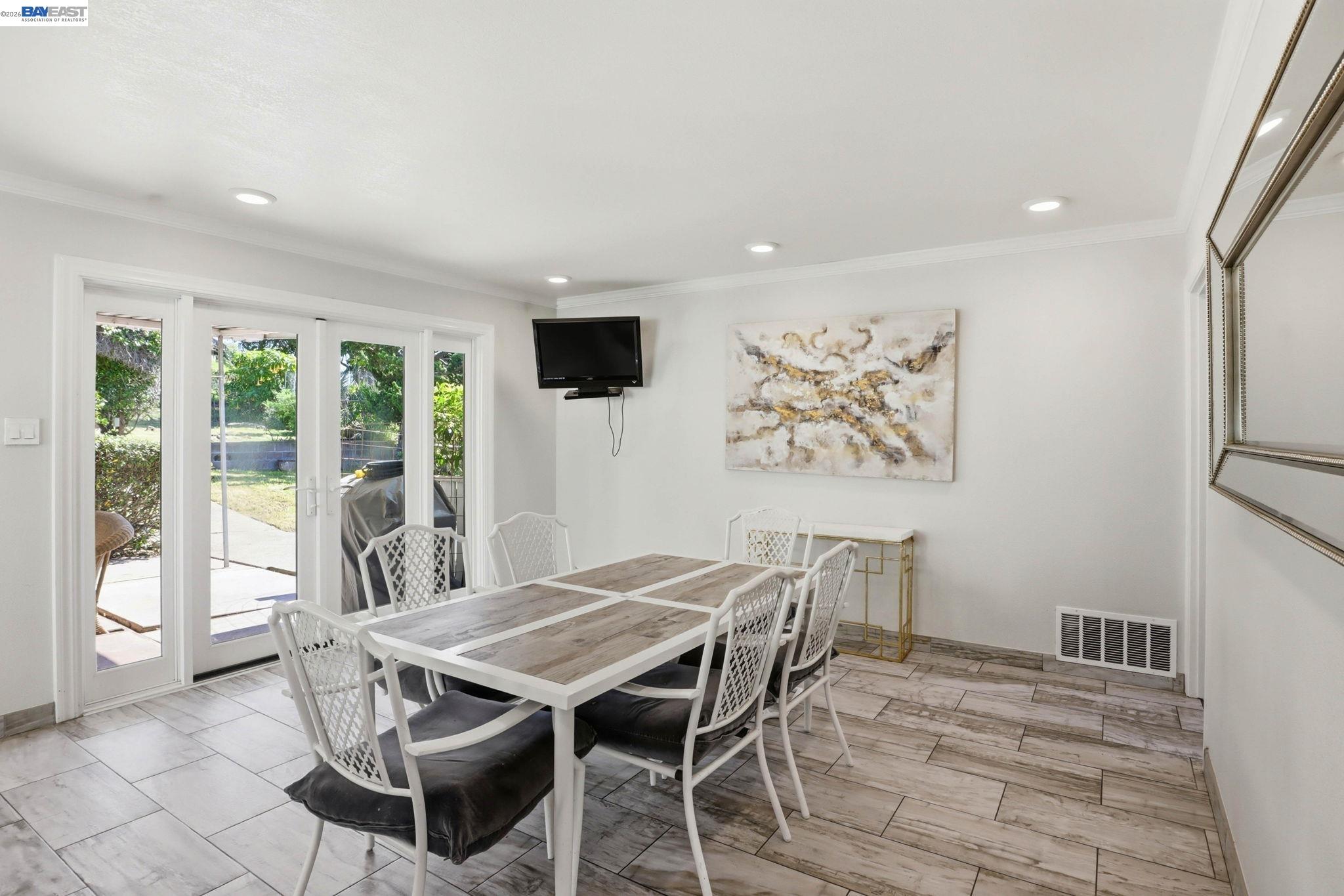 Detail Gallery Image 18 of 38 For 1233 Benedict Ct, San Leandro,  CA 94577 - 3 Beds | 2 Baths