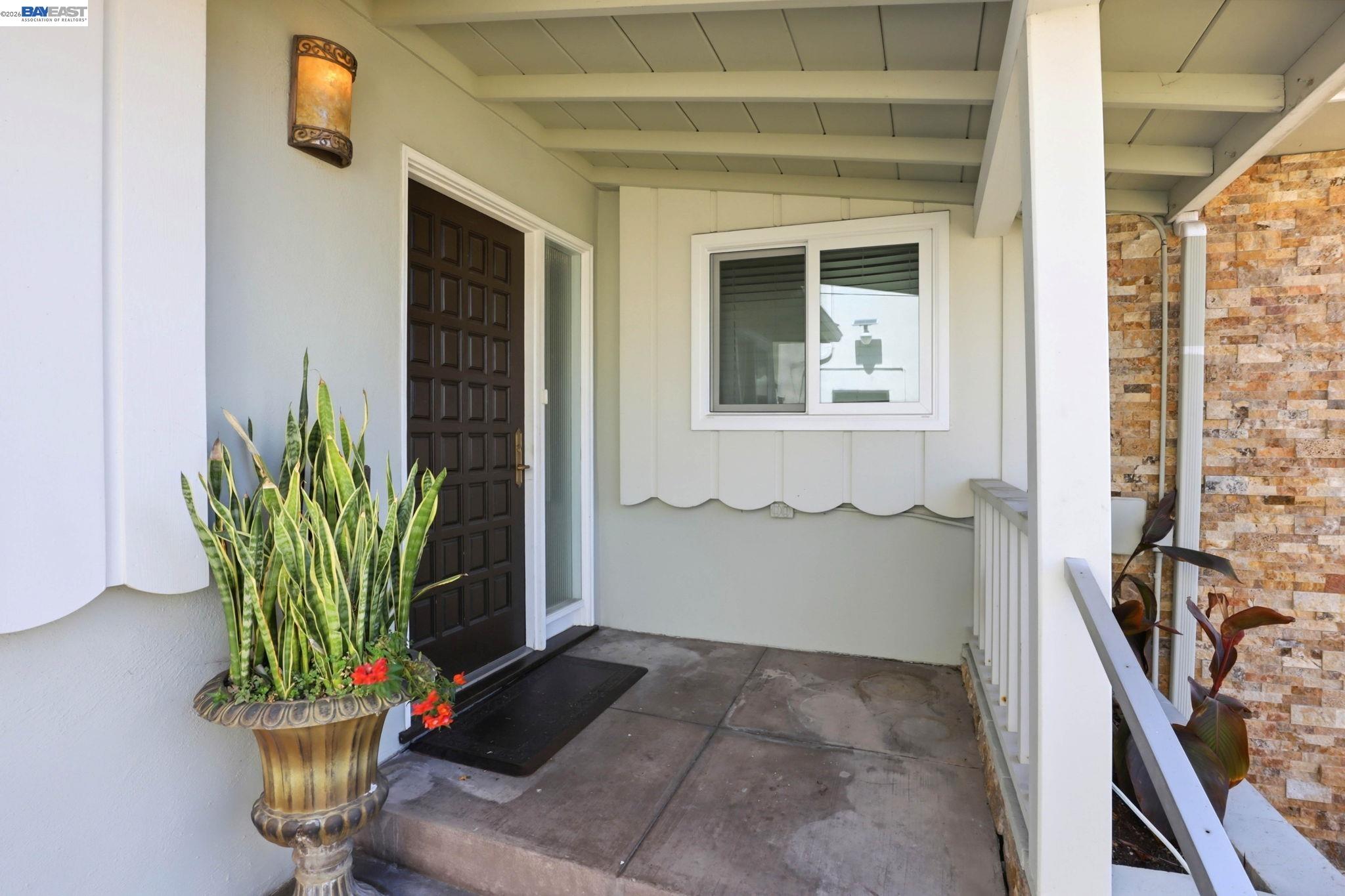 Detail Gallery Image 4 of 38 For 1233 Benedict Ct, San Leandro,  CA 94577 - 3 Beds | 2 Baths