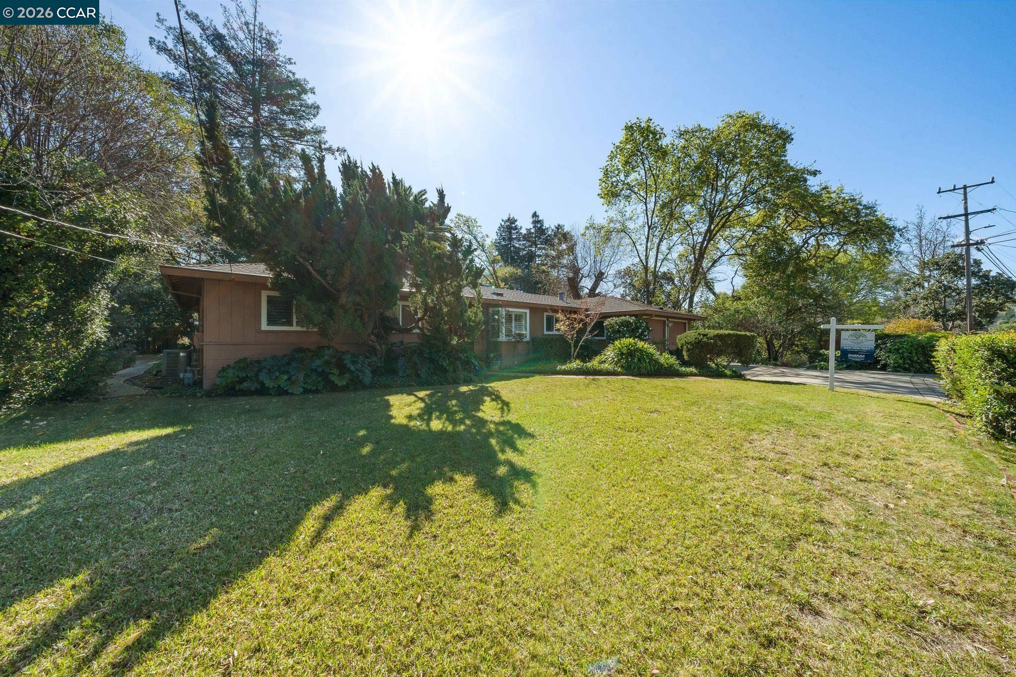 Detail Gallery Image 2 of 47 For 1174 Saint Francis Dr, Concord,  CA 94518 - 3 Beds | 2 Baths