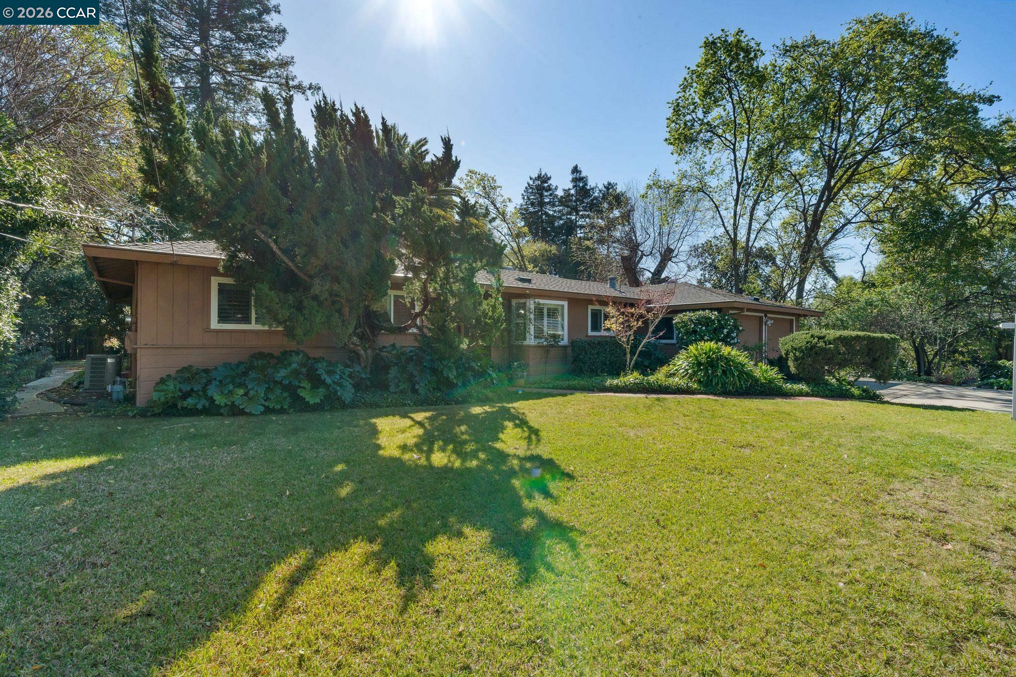 Detail Gallery Image 3 of 47 For 1174 Saint Francis Dr, Concord,  CA 94518 - 3 Beds | 2 Baths