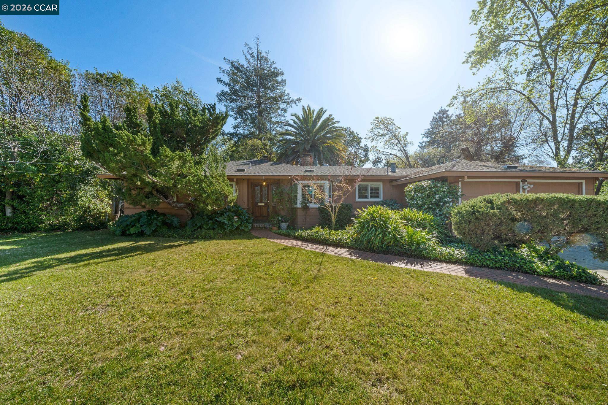 Detail Gallery Image 4 of 47 For 1174 Saint Francis Dr, Concord,  CA 94518 - 3 Beds | 2 Baths