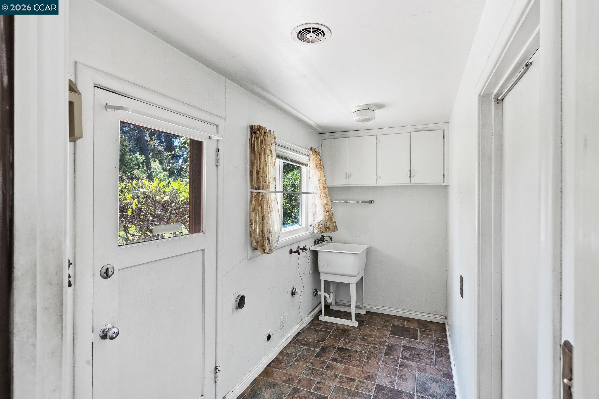 Detail Gallery Image 35 of 47 For 1174 Saint Francis Dr, Concord,  CA 94518 - 3 Beds | 2 Baths