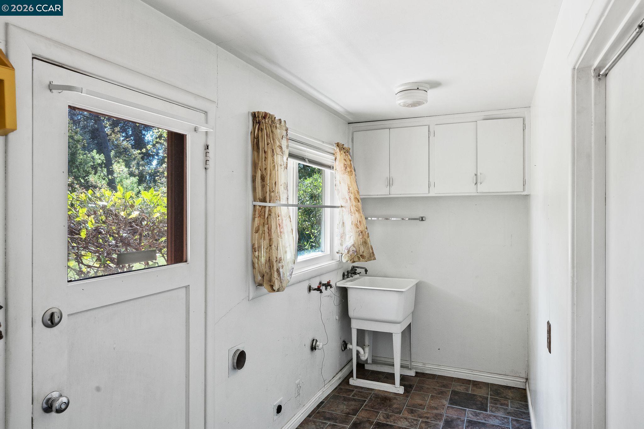 Detail Gallery Image 36 of 47 For 1174 Saint Francis Dr, Concord,  CA 94518 - 3 Beds | 2 Baths