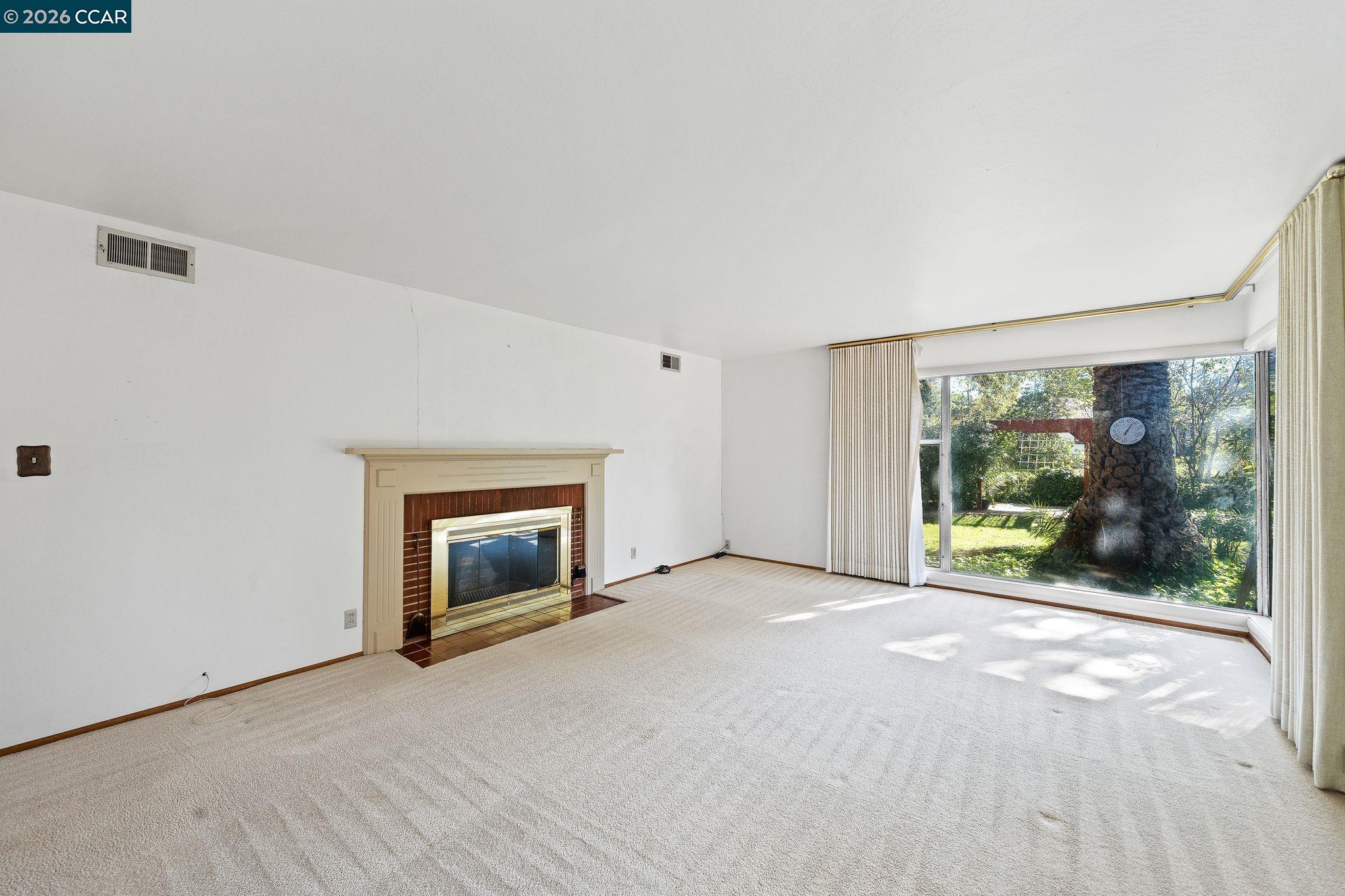 Detail Gallery Image 5 of 47 For 1174 Saint Francis Dr, Concord,  CA 94518 - 3 Beds | 2 Baths